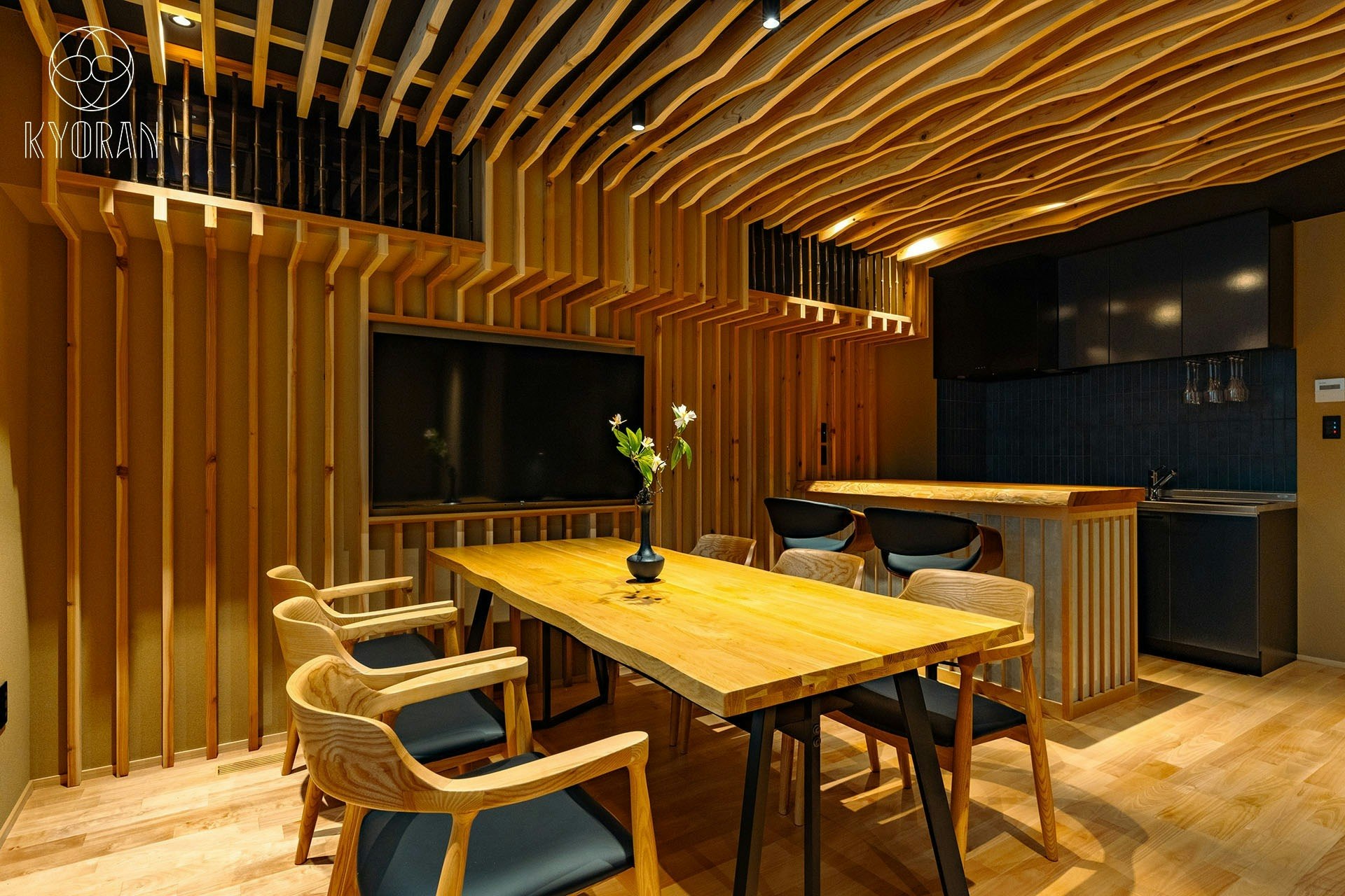 伏見稲荷大社徒歩5分、京阪電車徒歩1分、 9名4LDK~贅沢を愉しむ雅な空間