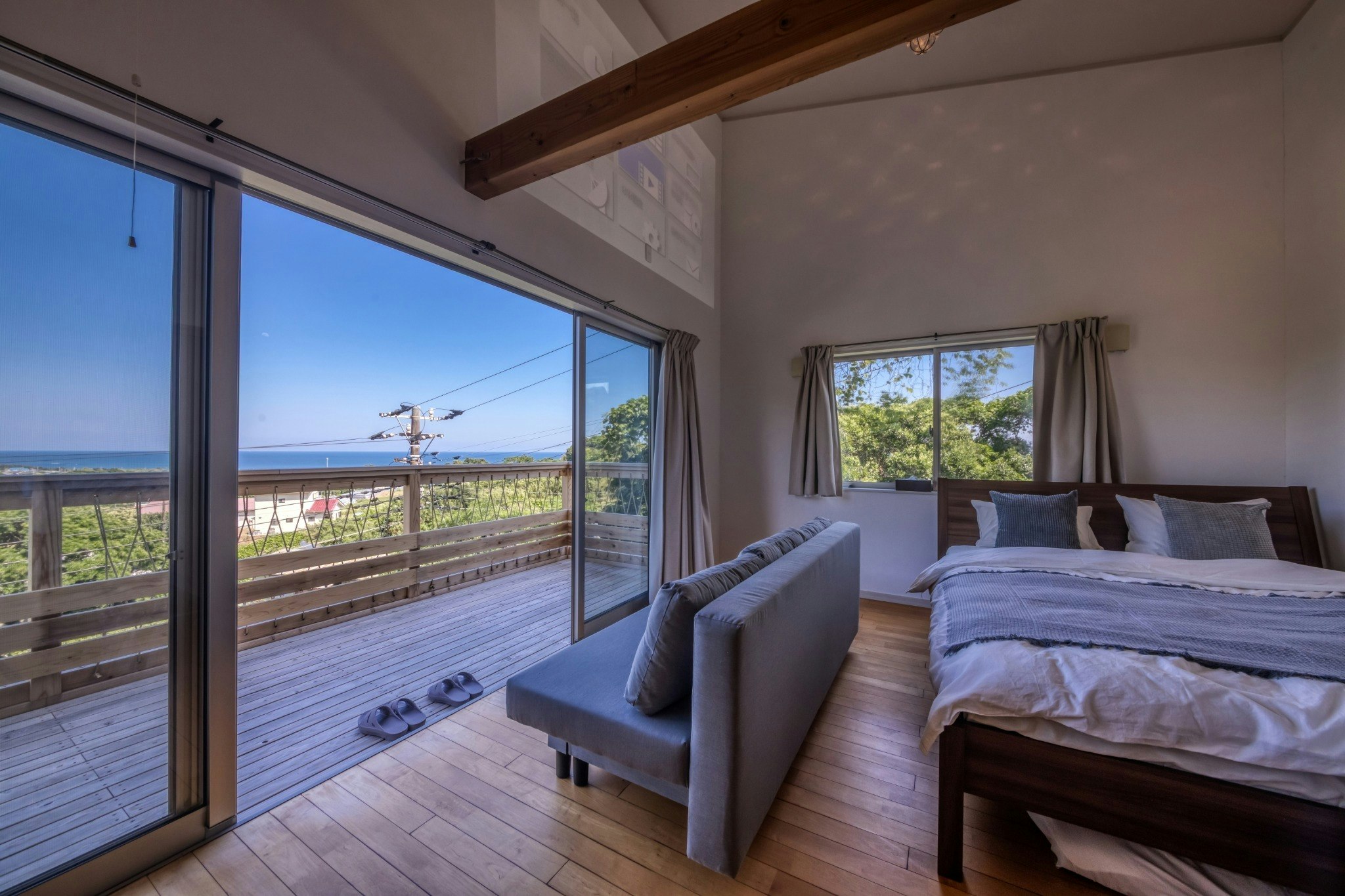 海を望む里山の一棟貸別荘キャンプ&ドッグ