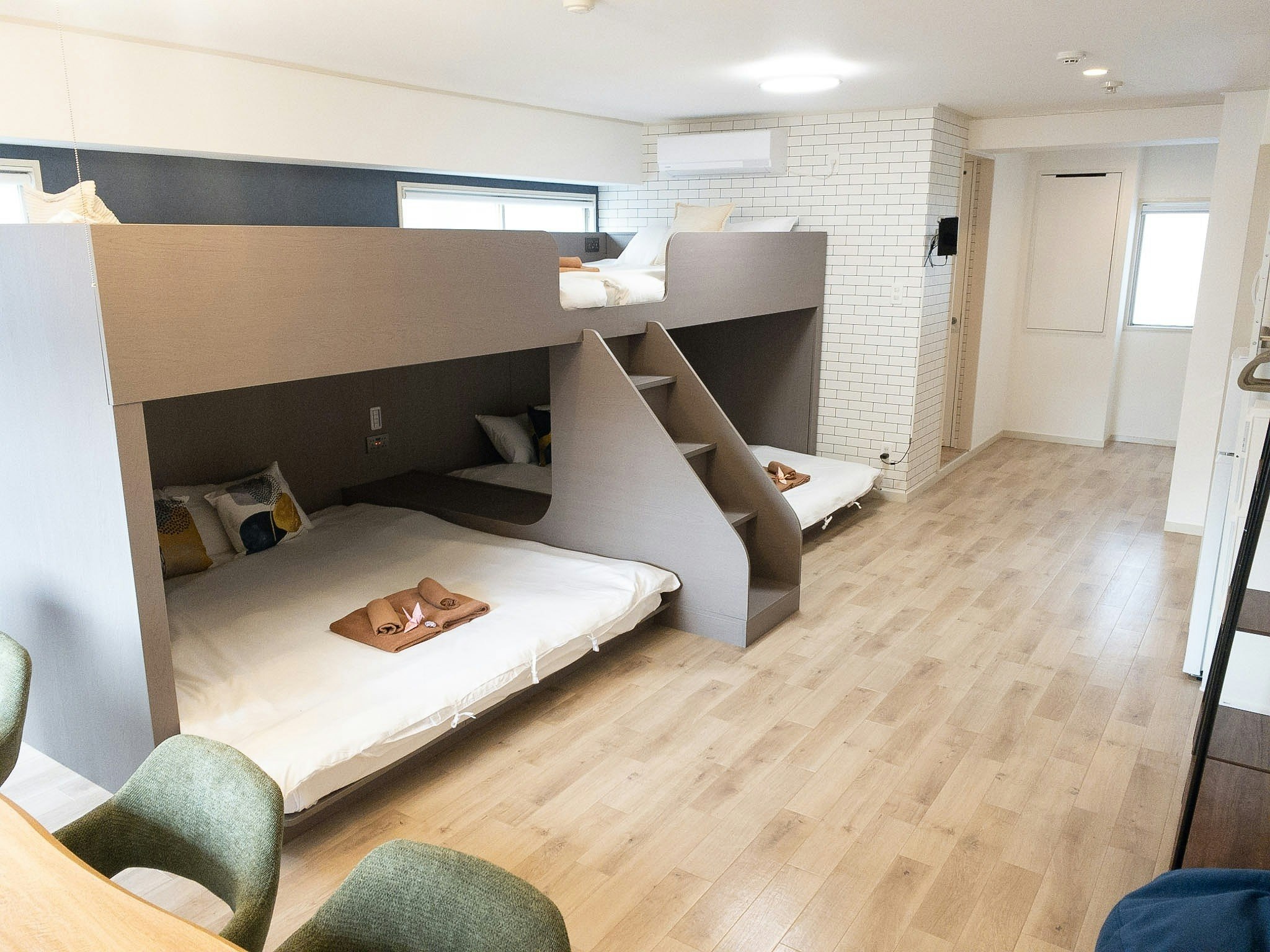 401号室(最大8名・約40m2)