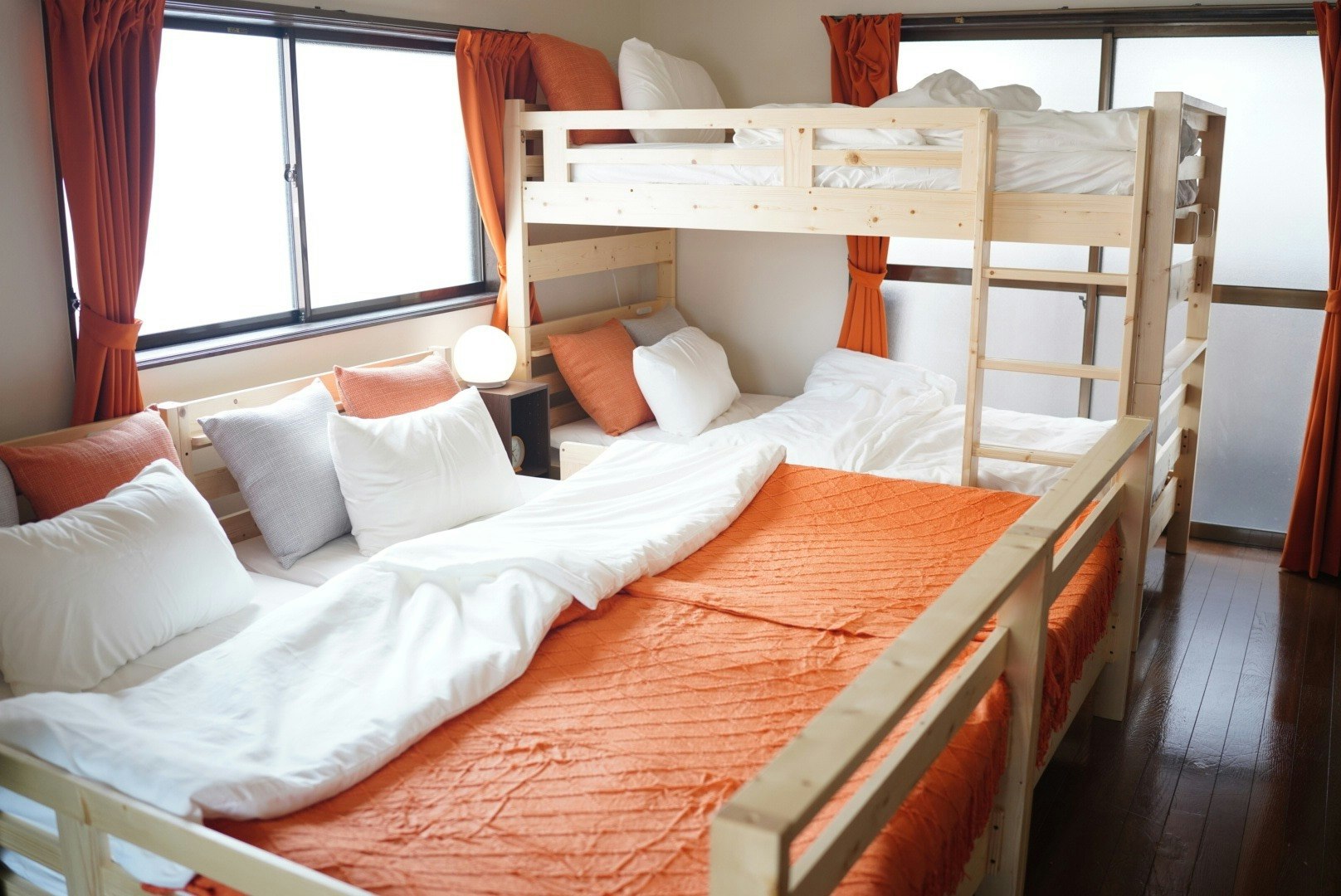 【1日1組限定】岡山城近くの一棟貸切宿|プロジェクターでSwitch・映画見放題!