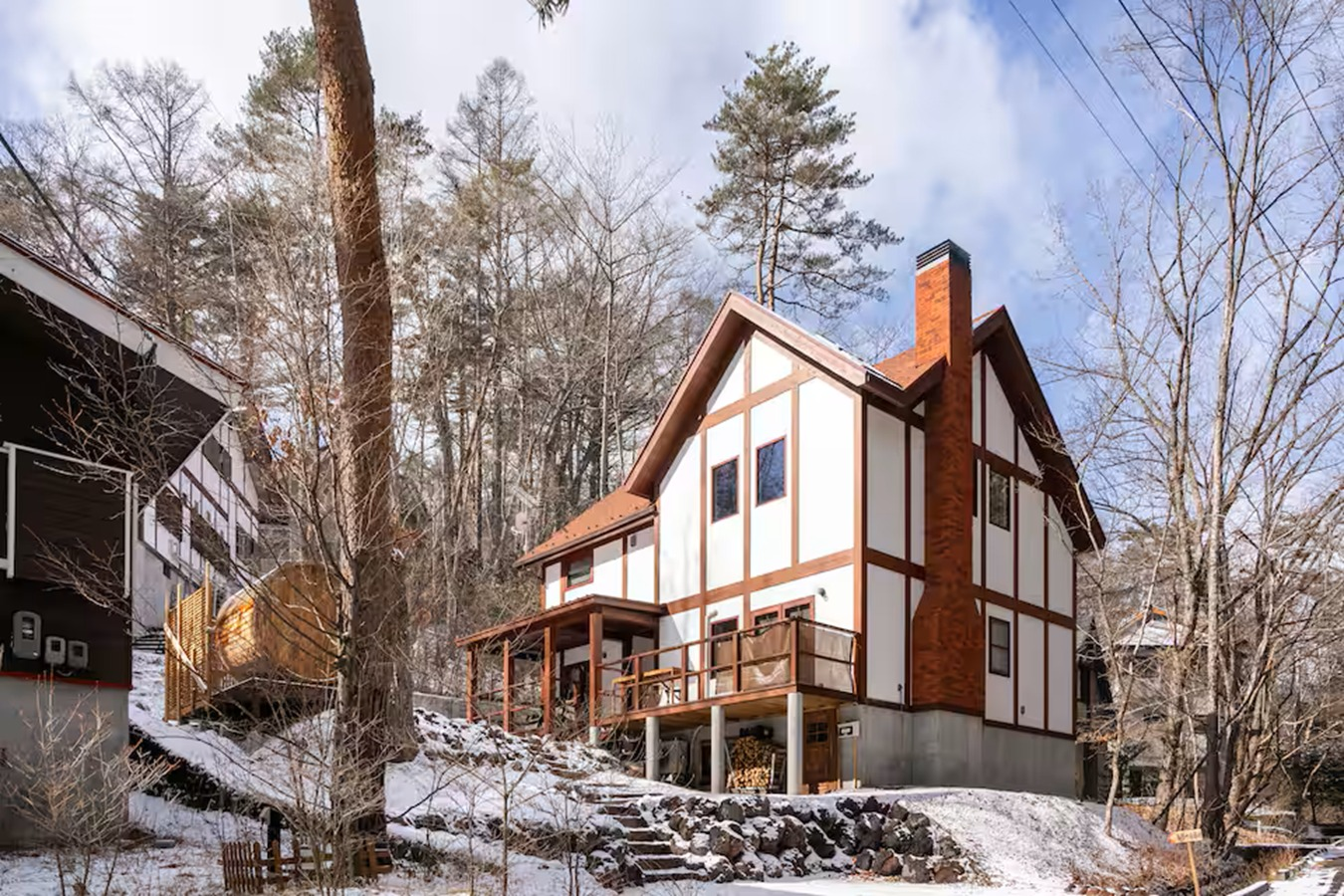 軽井沢の静かな森に佇む一棟貸し切りの新築コテージ/屋外サウナ付き