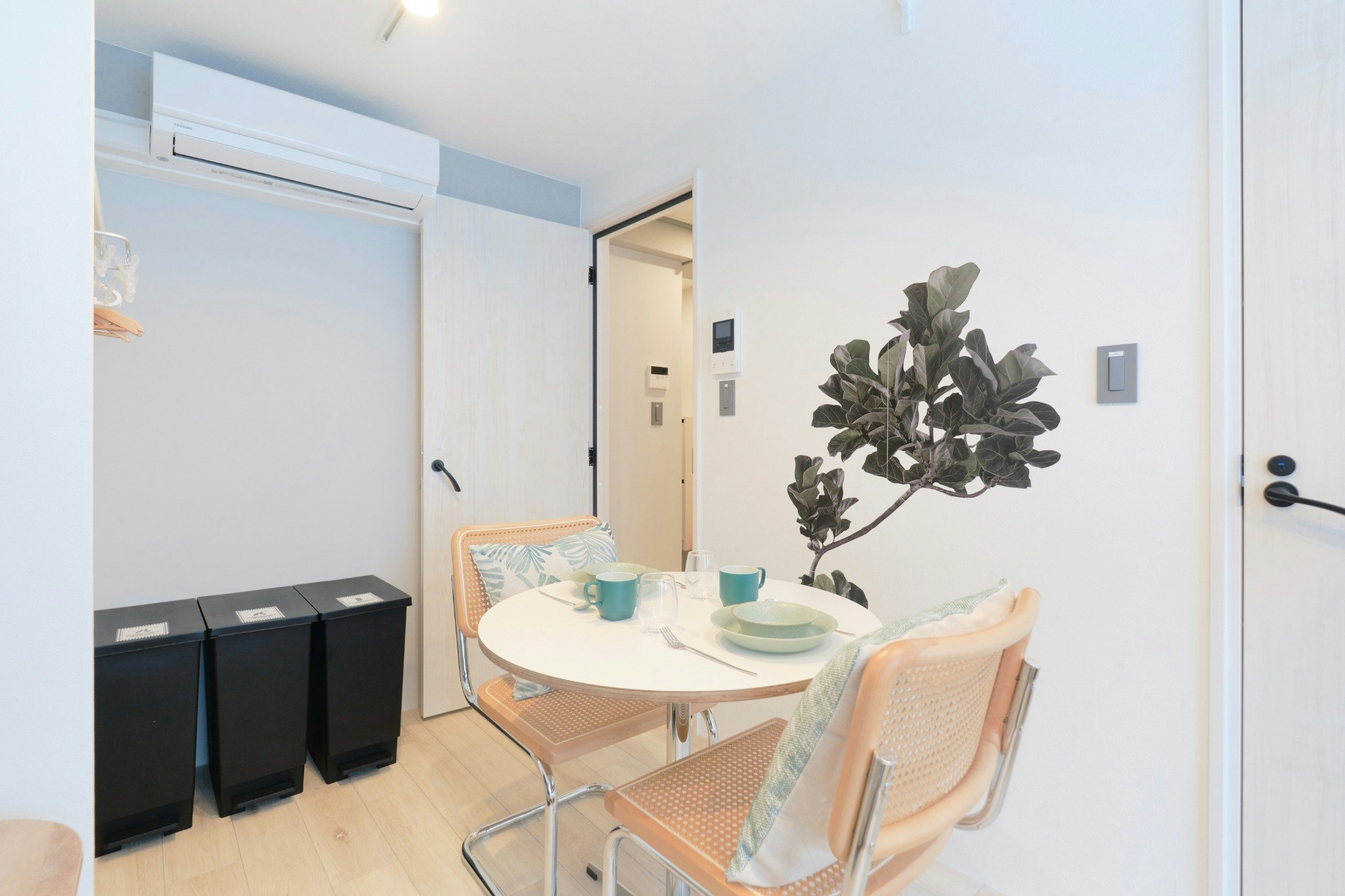 A*白山駅から徒歩4分/アクセル抜群/2名収容/無料Wi-Fi