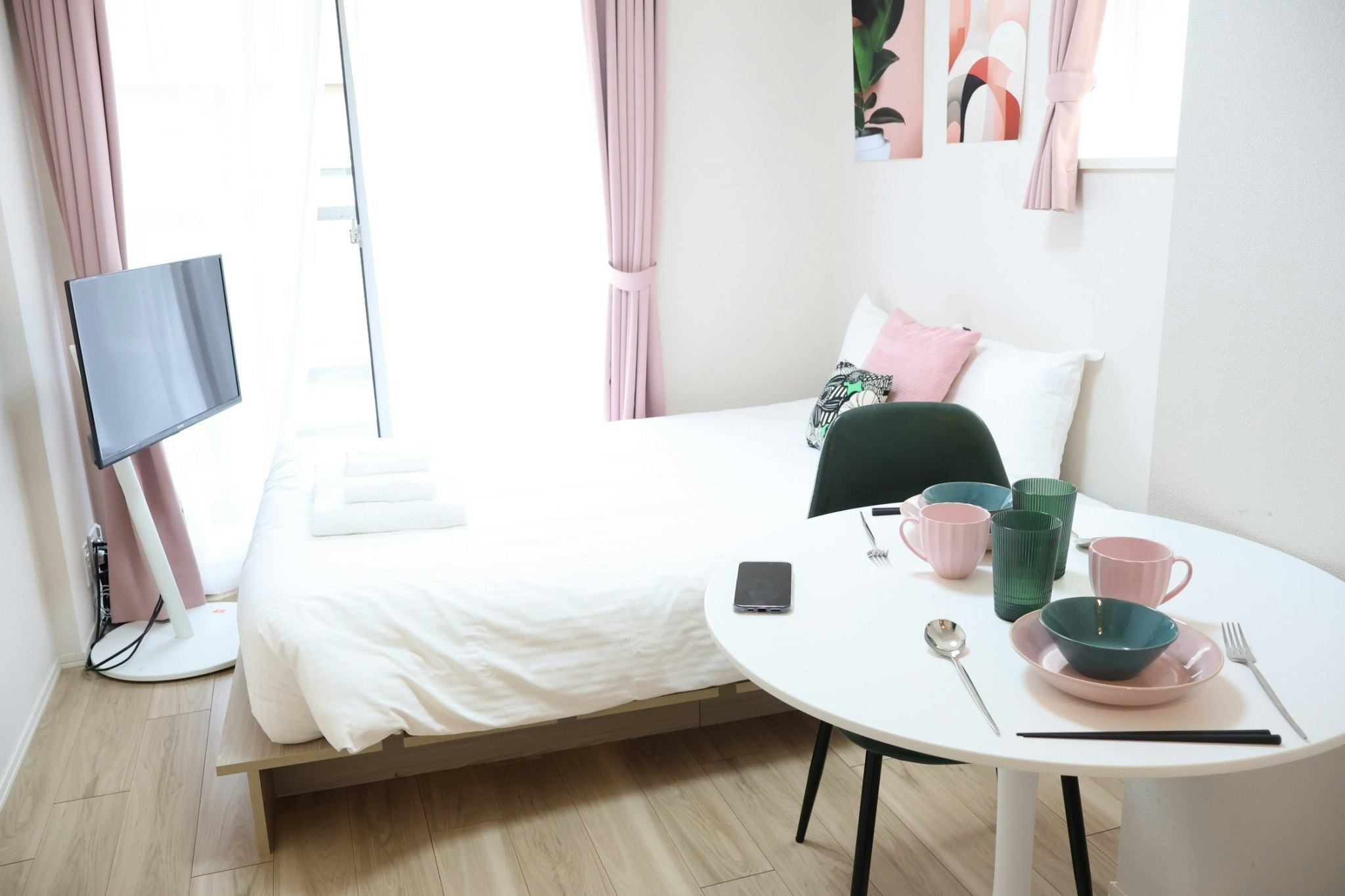 B〈新宿エリア〉12路線利用可能/新宿駅チカ*新宿三丁目駅から徒歩5分/2名収容