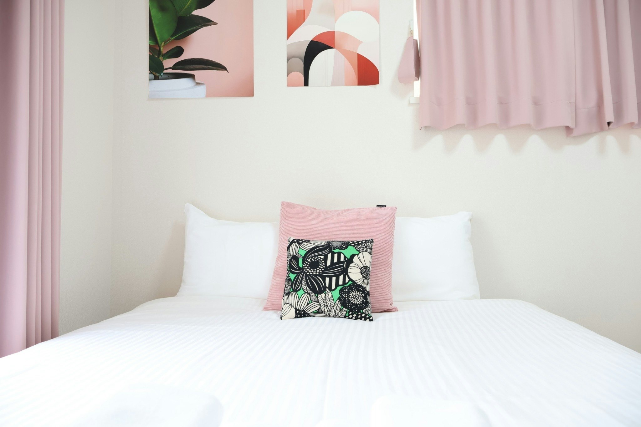 B〈新宿エリア〉12路線利用可能/新宿駅チカ*新宿三丁目駅から徒歩5分/2名収容