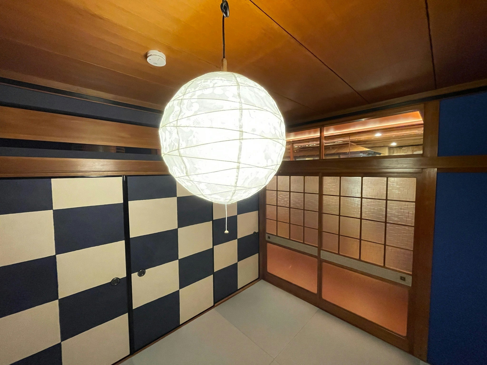 港町で楽しむ レトロポップな旅情空間