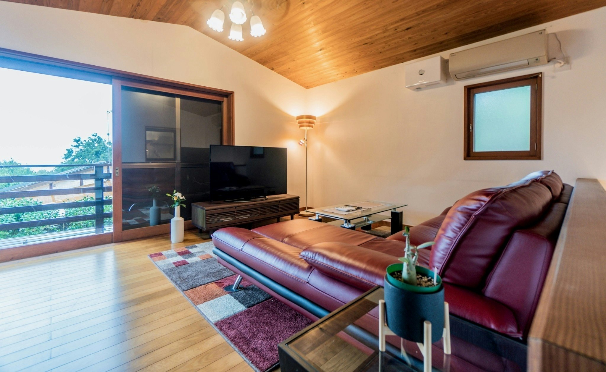 BBQ/貸切温泉/檜風呂/駐車場1台有/最大4名/大室山登山リフト乗場まで車で7分