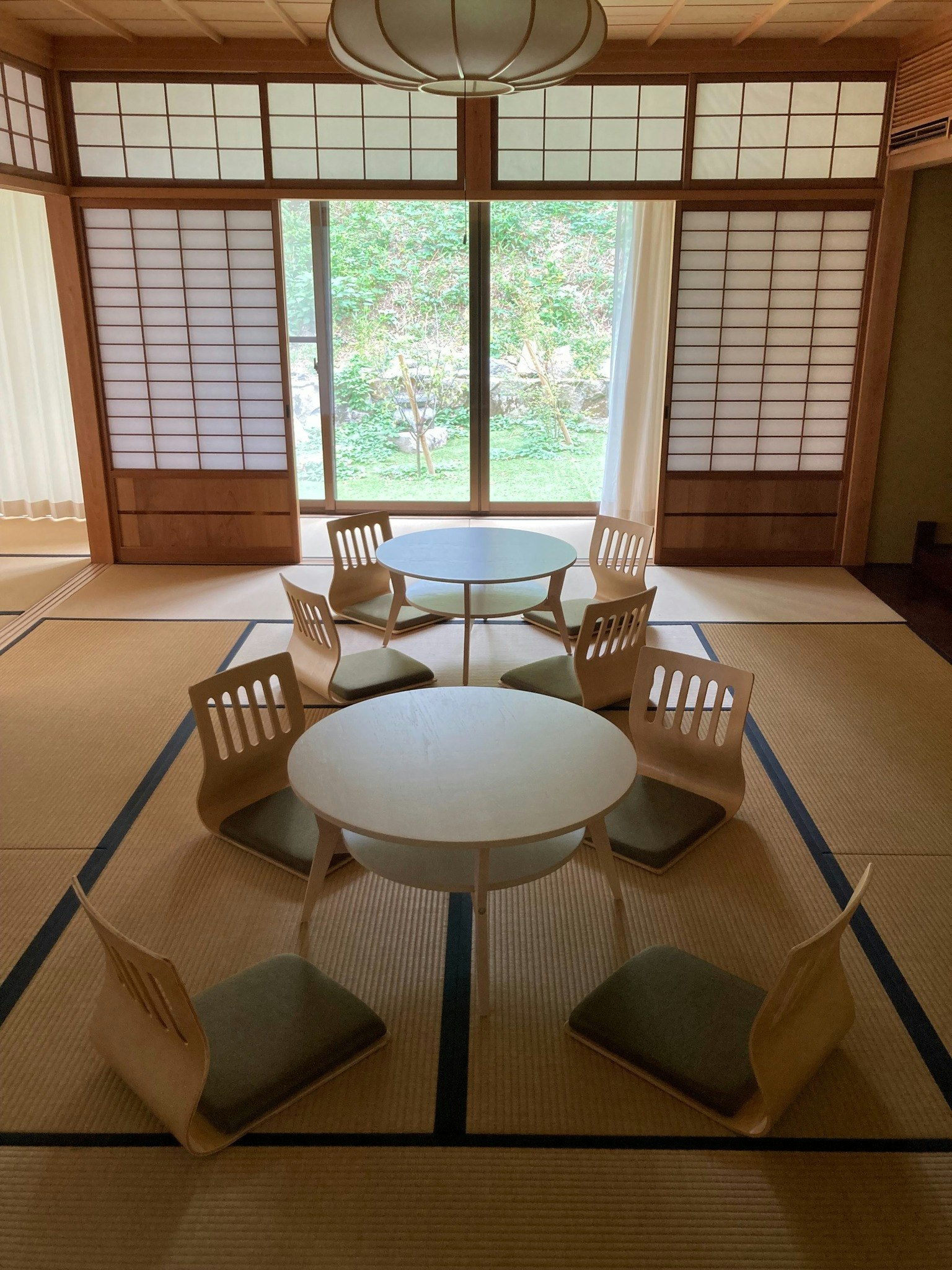 美しい日本庭園を望むゆったりとリラックスできる空間