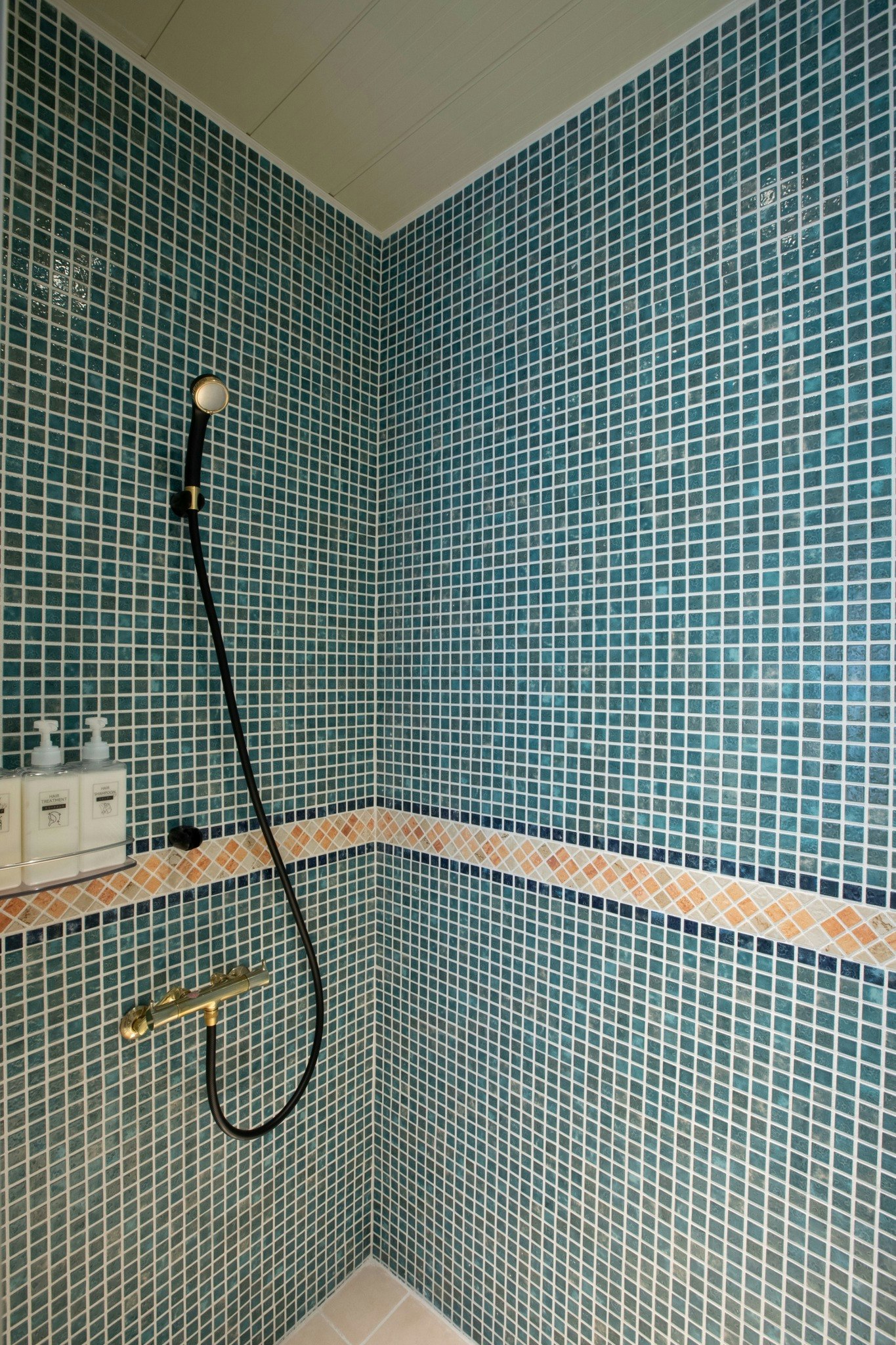 【202】落ち着いたスタイリッシュなダブルルーム・専用シャワールームあり