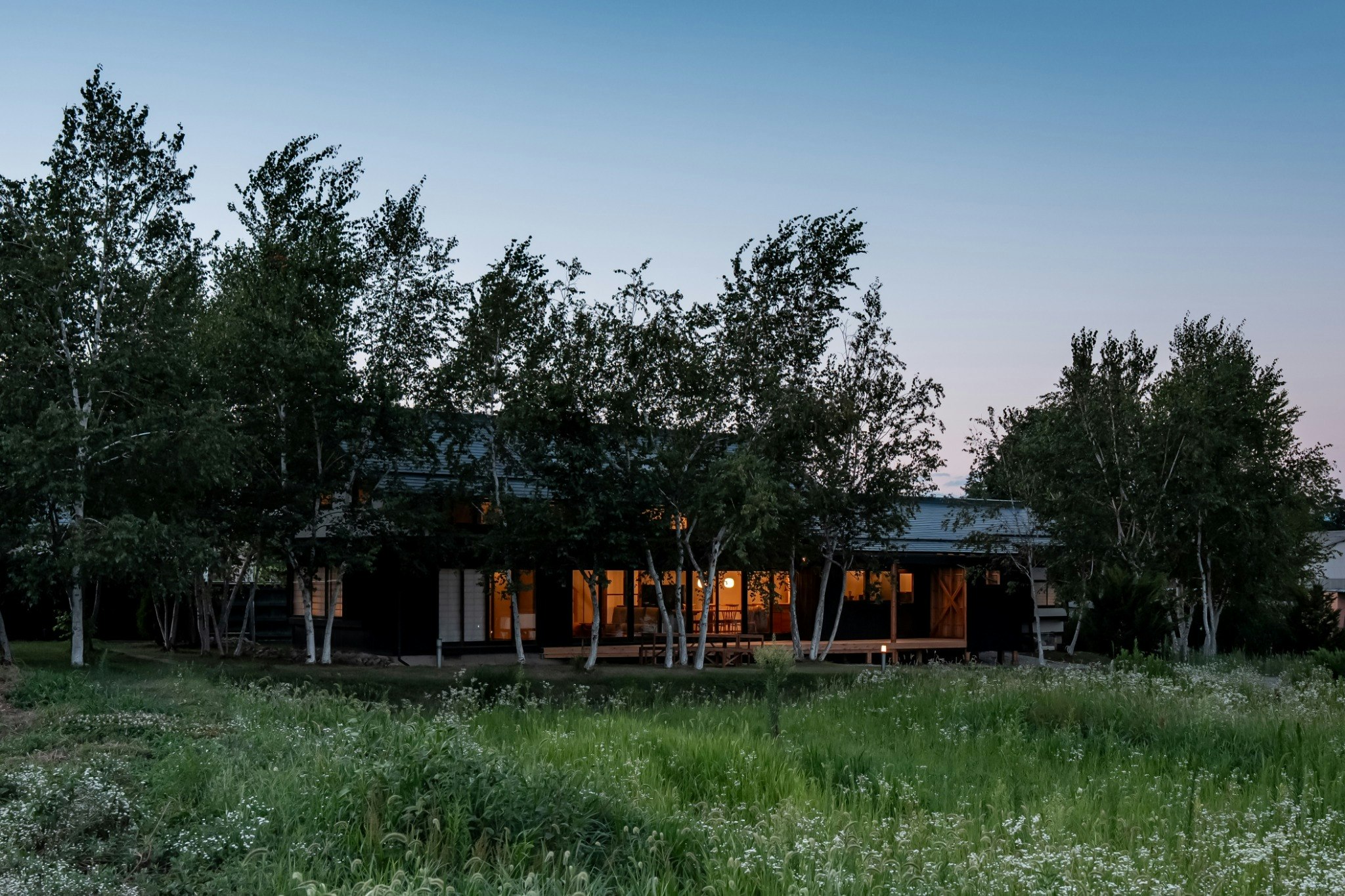 白樺に囲まれた邸宅で過ごす癒しの一棟貸し宿