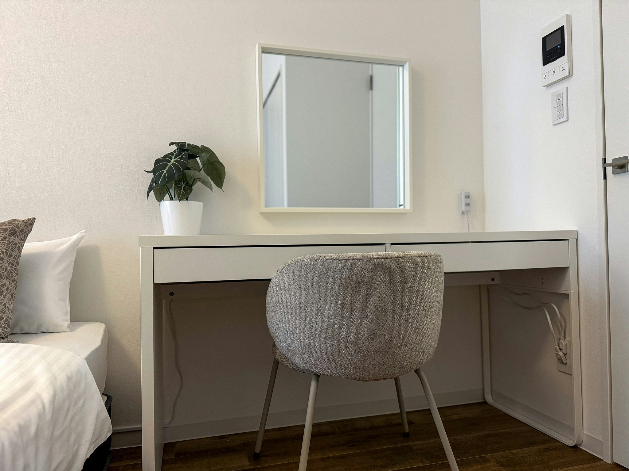 HE31 広島駅徒歩6分|約300店舗のミナモア駅ビルすぐ傍|観光出張に便利『おうちホテル広島駅前』