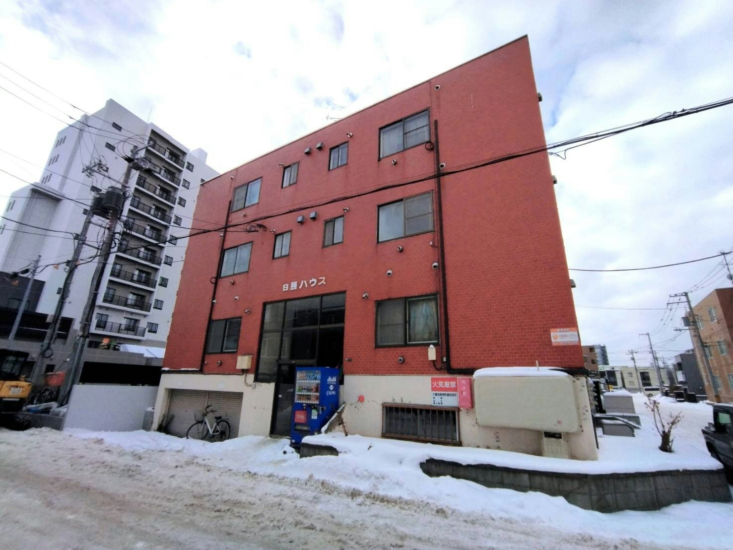 【地下鉄白石駅徒歩7分、札幌駅、新札幌駅からタクシー15分】207号室、1R【コンビニ徒歩2分】