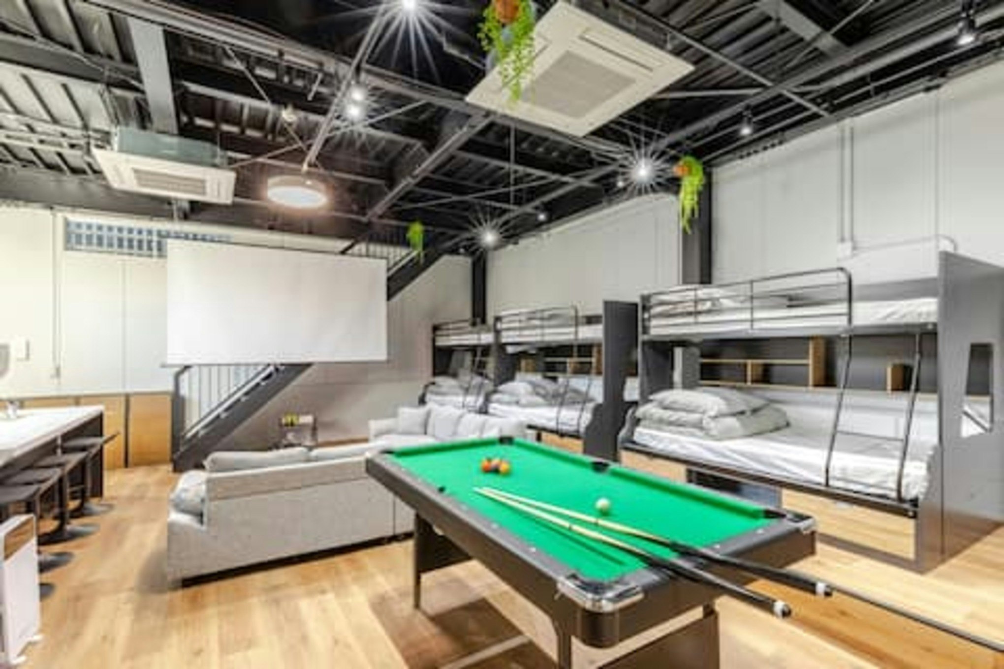 【en stay006】ビリヤードのある秘密基地風部屋(貸切部屋)