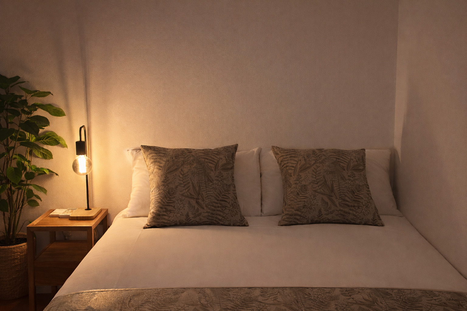 ダブルベッド2台エキストラベッド1台|駒込駅徒歩7分|34m2|最大5名|キッチン完備|303