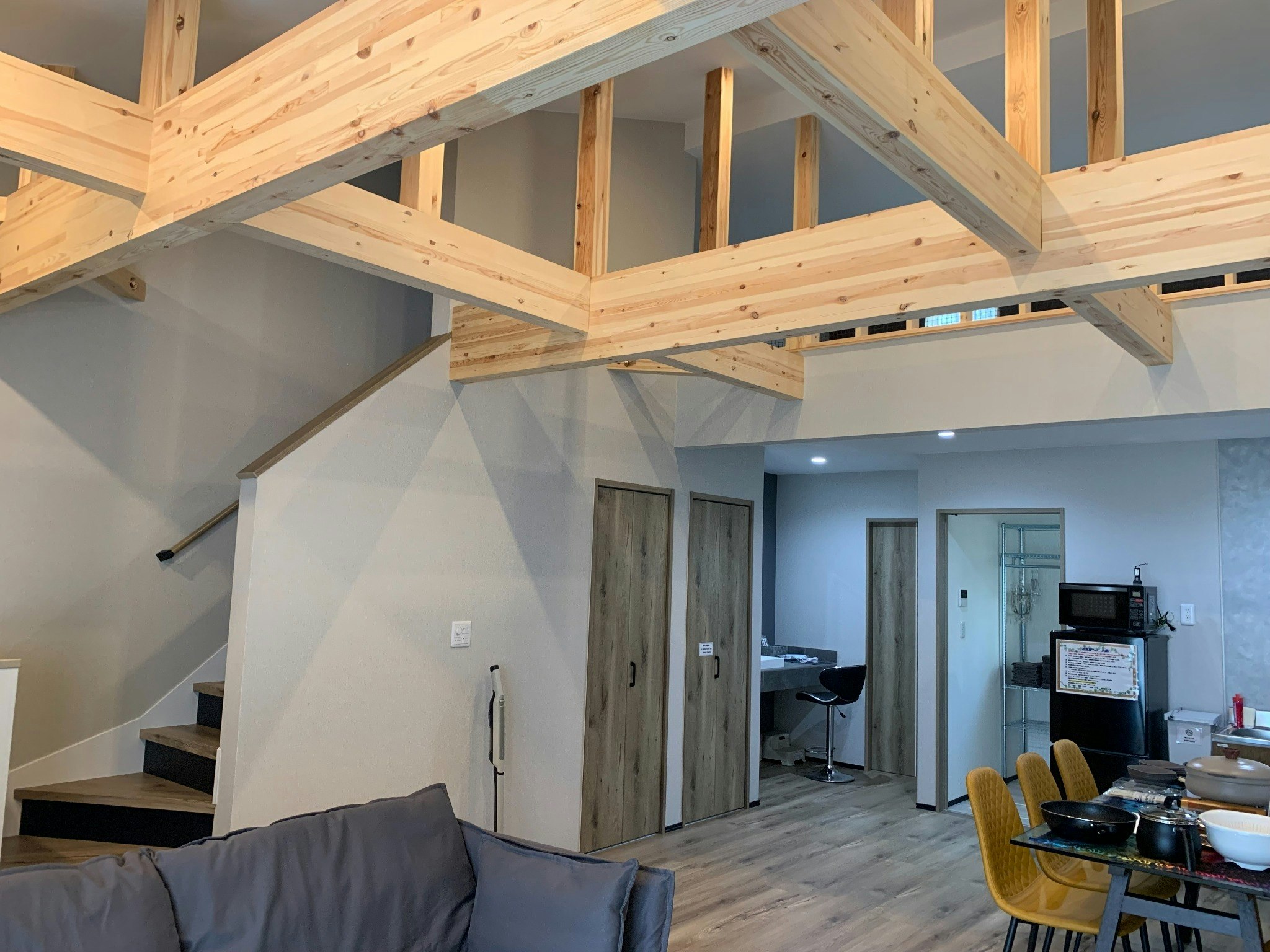 ロフト造りの一棟貸し宿泊施設、モダンスタイル