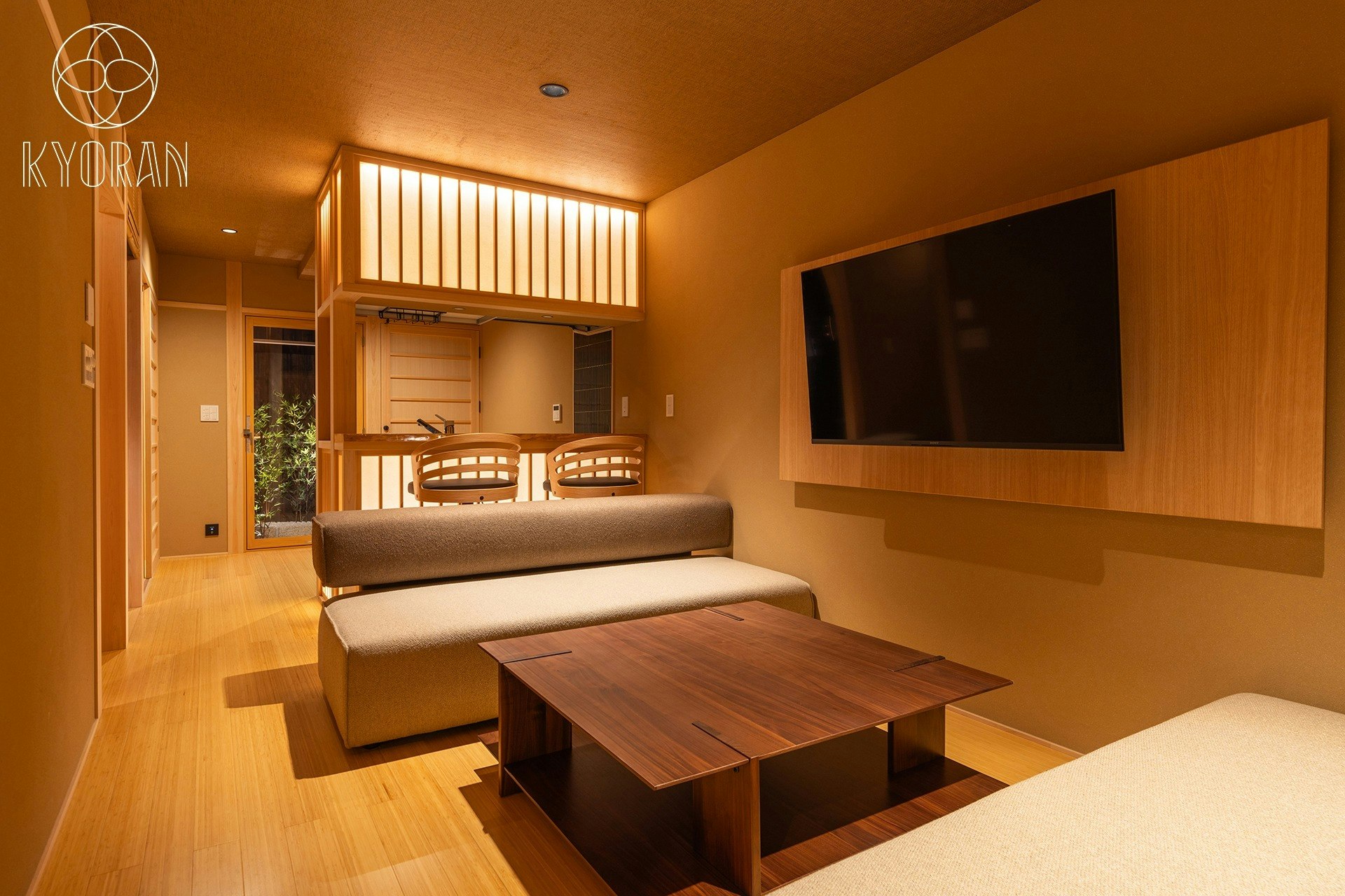 京阪4分、鴨川2分、3LDK・最大8名、伝統美・モダンが奏でる贅沢一棟貸し町家