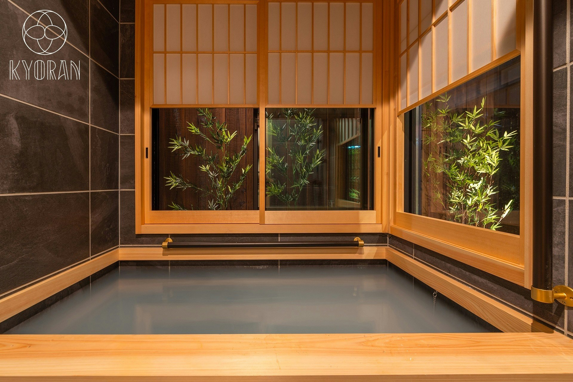 京阪4分、鴨川2分、3LDK・最大8名、伝統美・モダンが奏でる贅沢一棟貸し町家