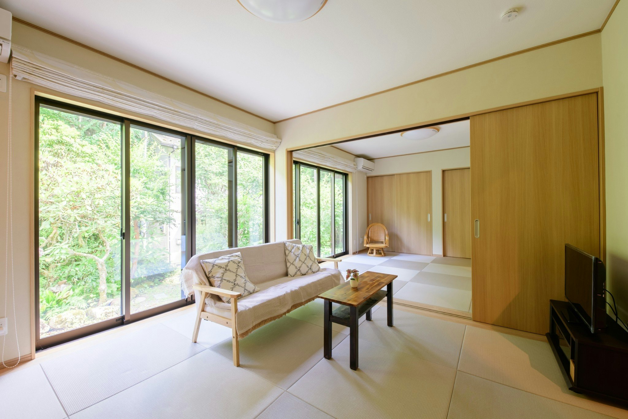 源泉かけ流し&極上の眠り|平屋の温泉宿で“湯治気分”を満喫|ドライブで美術館巡り