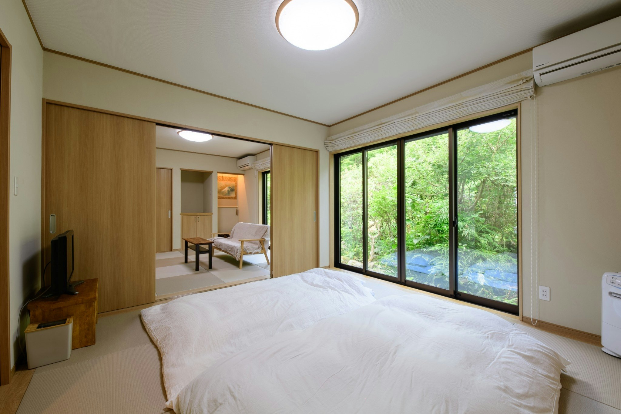 源泉かけ流し&極上の眠り|平屋の温泉宿で“湯治気分”を満喫|ドライブで美術館巡り