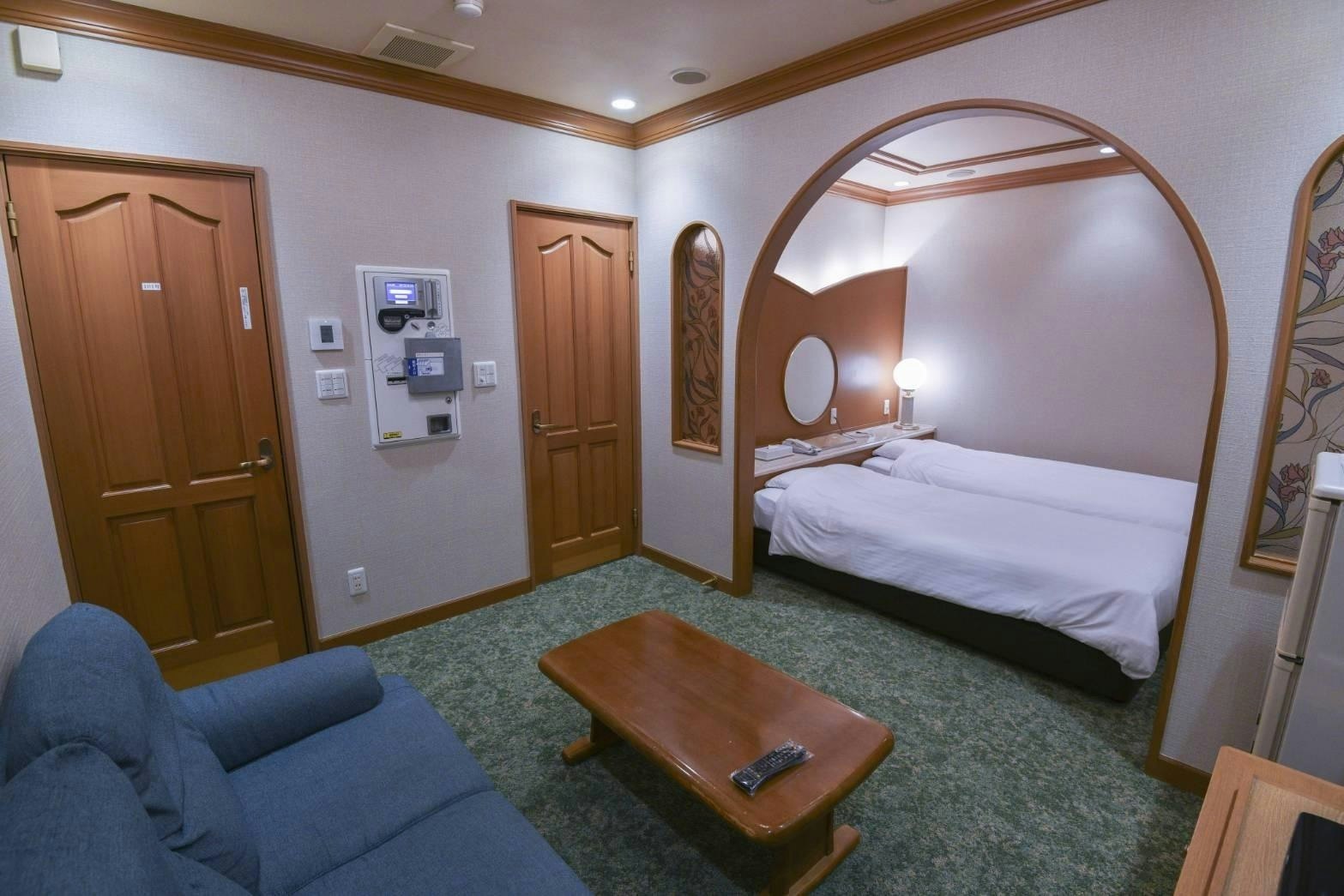 【広々28m2】ツイン★バストイレ別★1泊2食付き☆美術館チケット付き