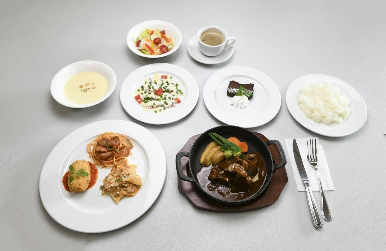 【広々28m2】クイーンルーム★バストイレ別★1泊2食付き美術館チケット付き