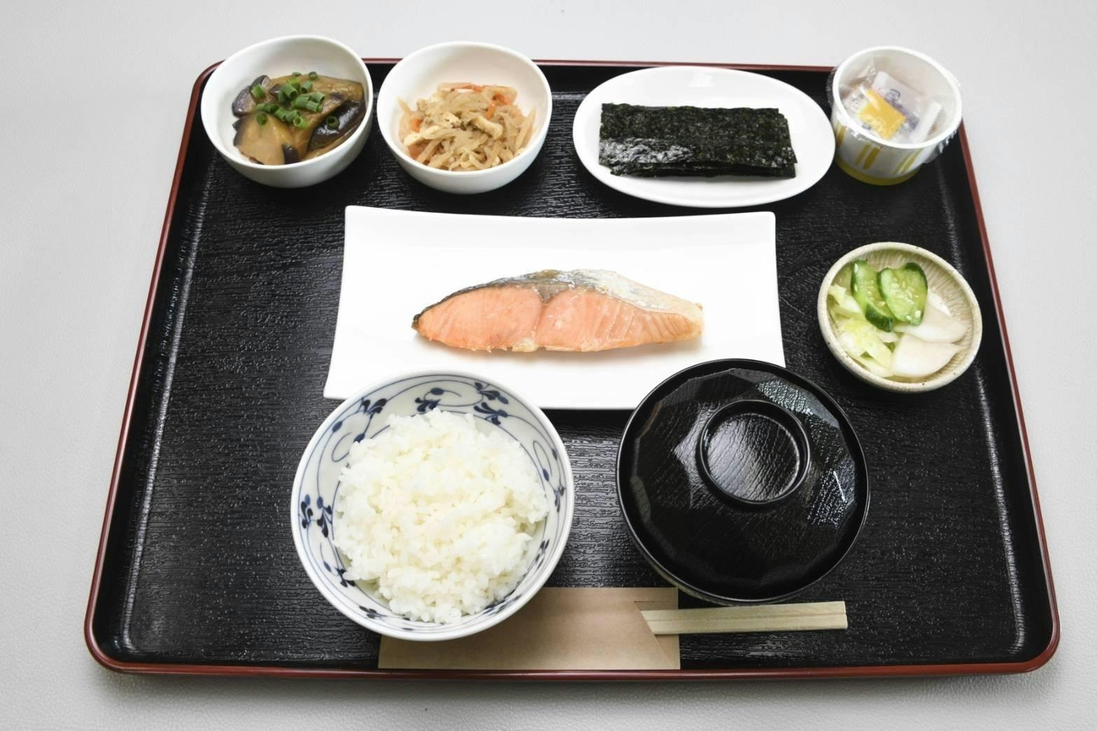 【広々28m2】クイーンルーム★バストイレ別★1泊2食付き美術館チケット付き