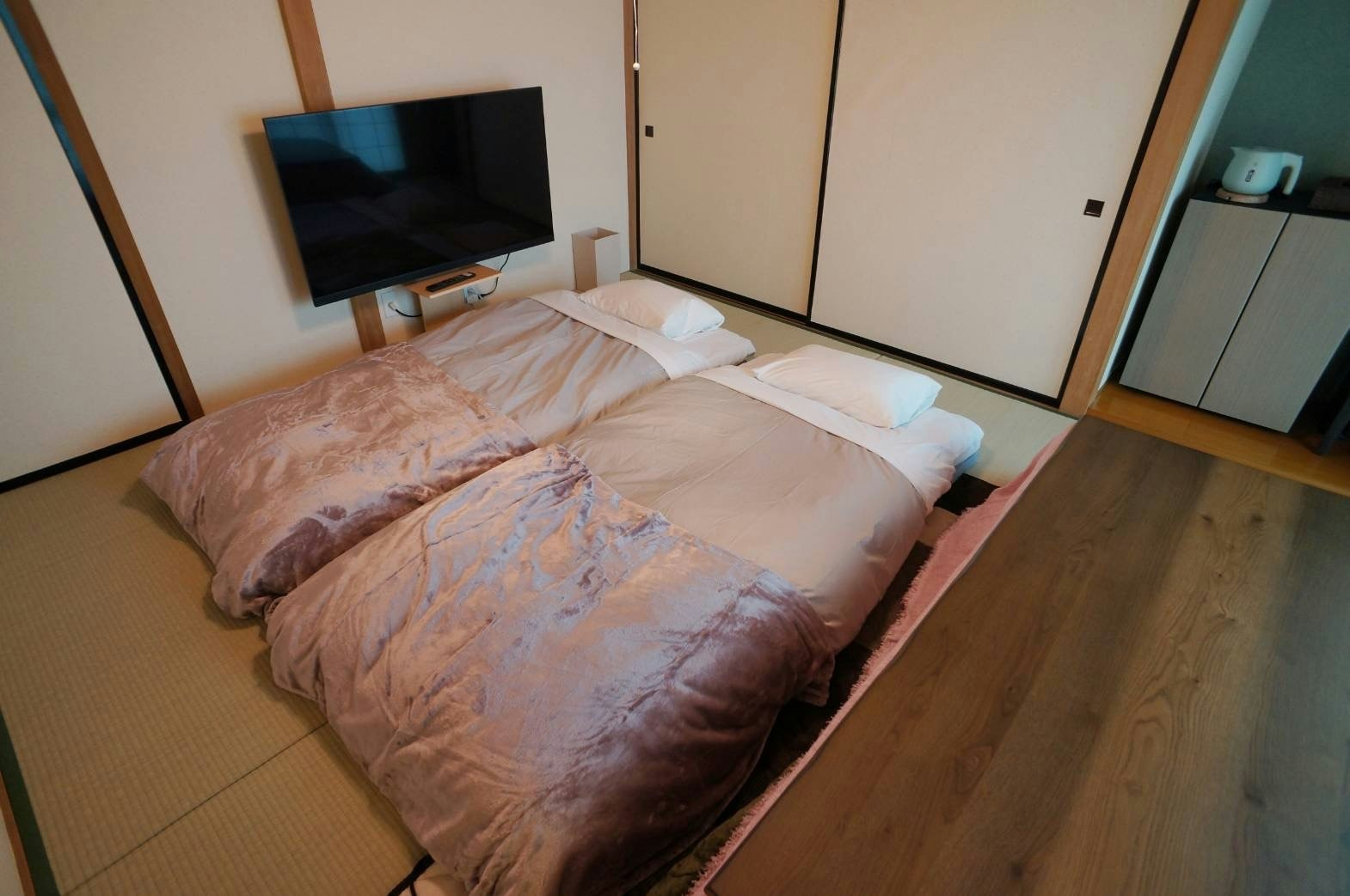 【湯畑徒歩8分】2階建て貸切宿|駐車場1台|最大6名|町宿 藤庵 12月1日オープン