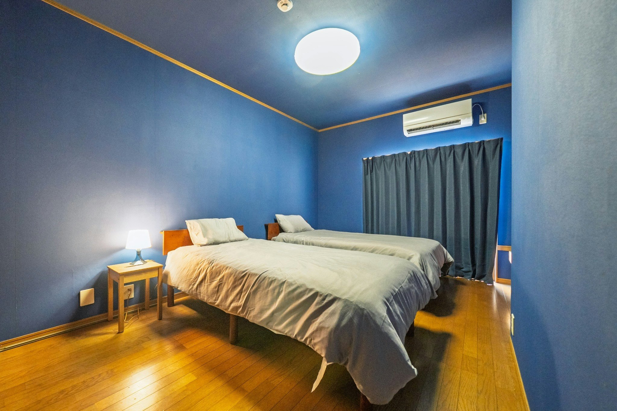 熱海駅徒歩4分/温泉街すぐの1棟貸し別荘/最大8名/プロジェクター完備で映画鑑賞