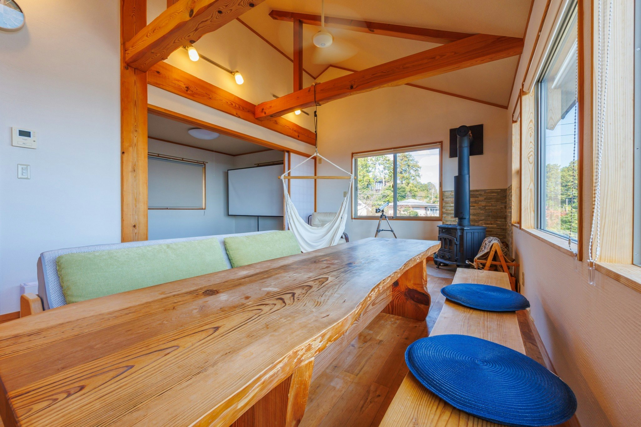 【大室山まで車で3分】1棟貸切|テラスBBQ&暖炉付|景色・日当たり◎