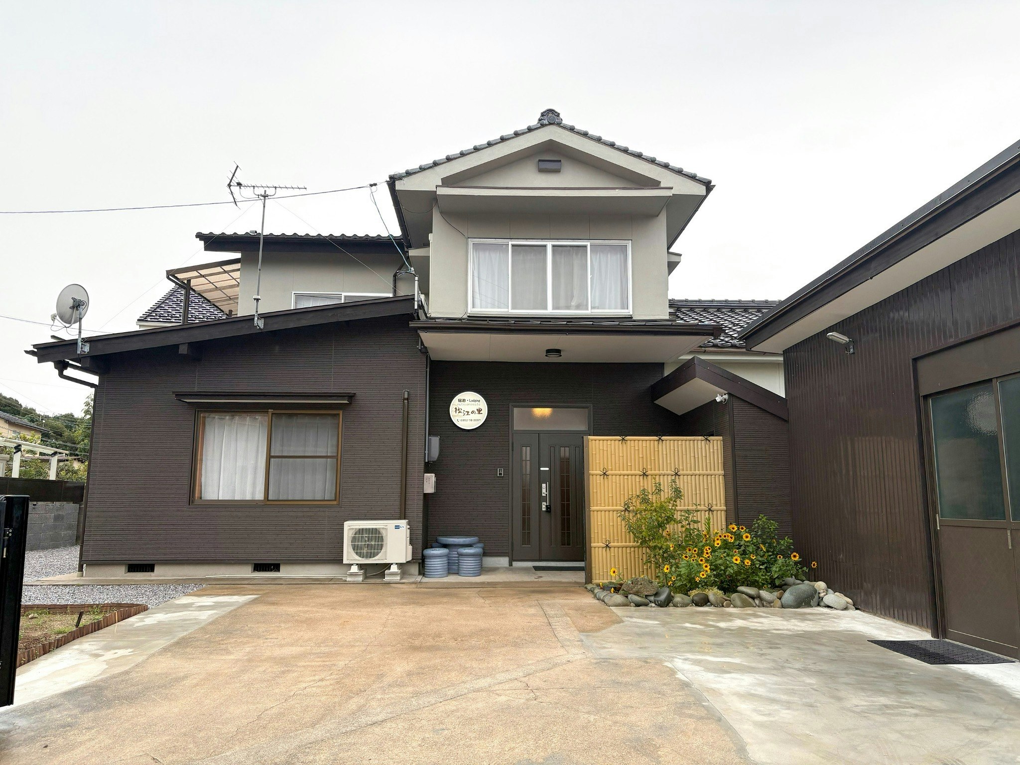 オールリフォーム済一軒家・ガーデンBBQもOK!最大10名様まで可(JR松江駅まで車で約11分)