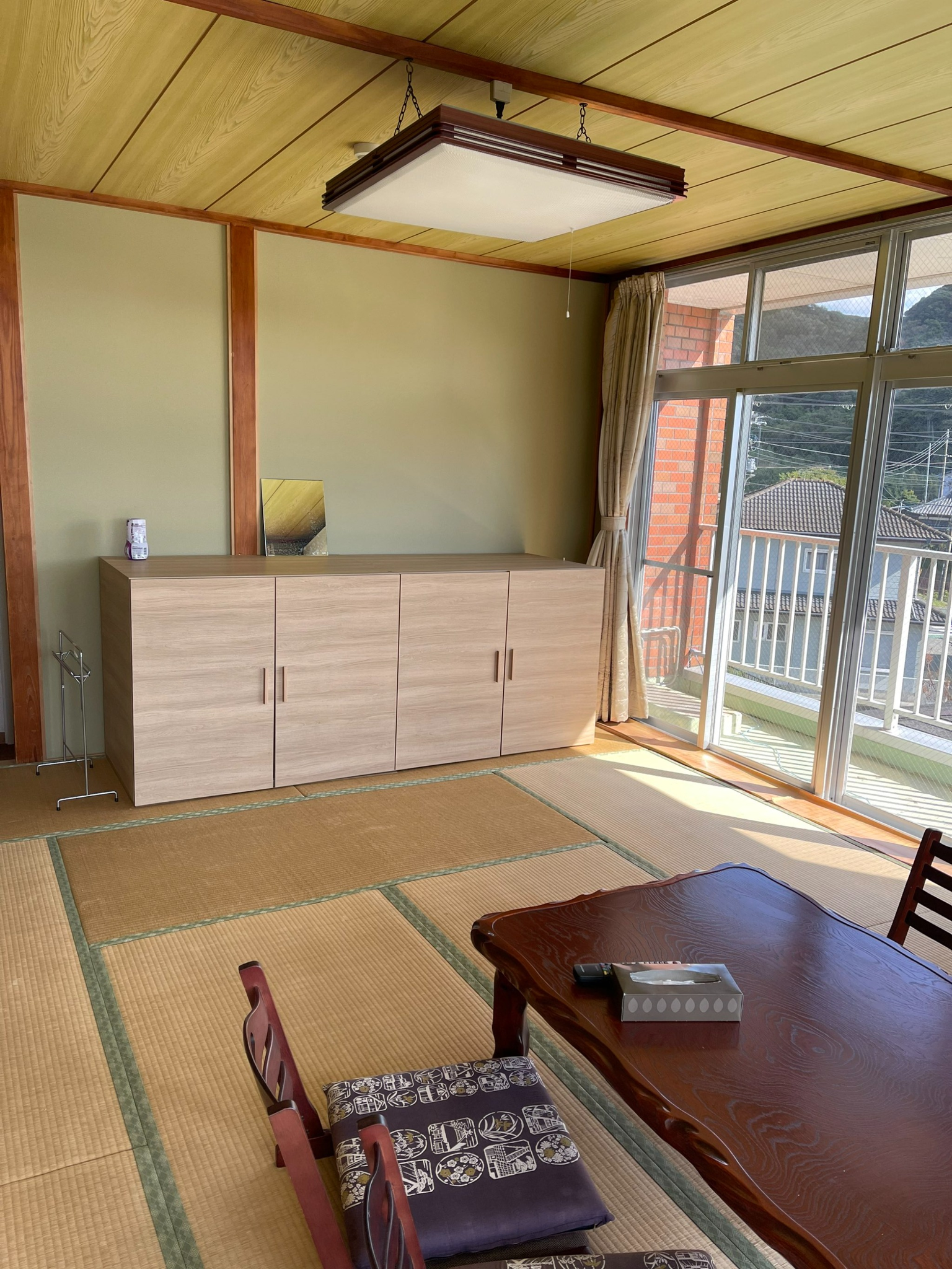 12畳大部屋、畳み和室、バルコニーから2方向が眺めます