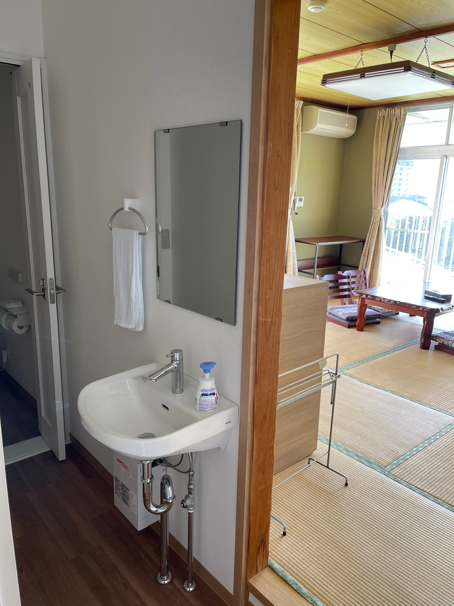 12畳大部屋、畳み和室、バルコニーから2方向が眺めます