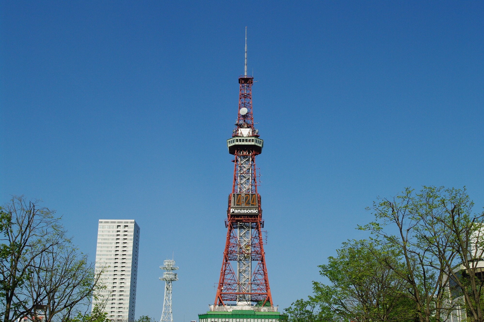 テレビ塔(地下鉄2駅)