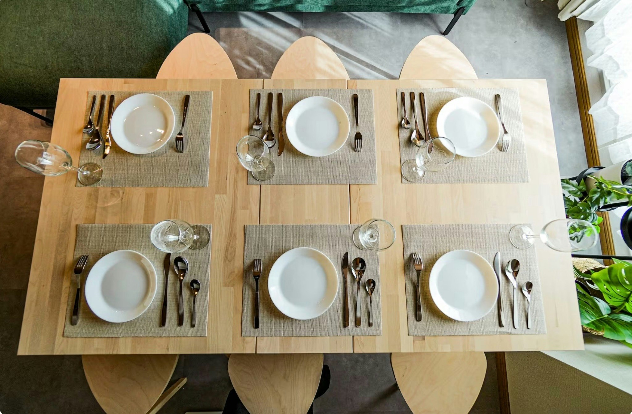 昨年新規OP/札幌中心部で立地抜群/家族・友人と最大9人/空港直通バス停徒歩1分/無料Wi-fi