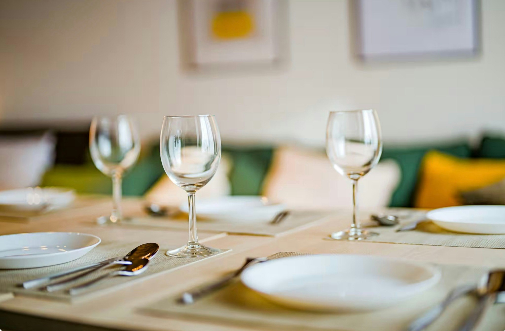 昨年新規OP/札幌中心部で立地抜群/家族・友人と最大9人/空港直通バス停徒歩1分/無料Wi-fi