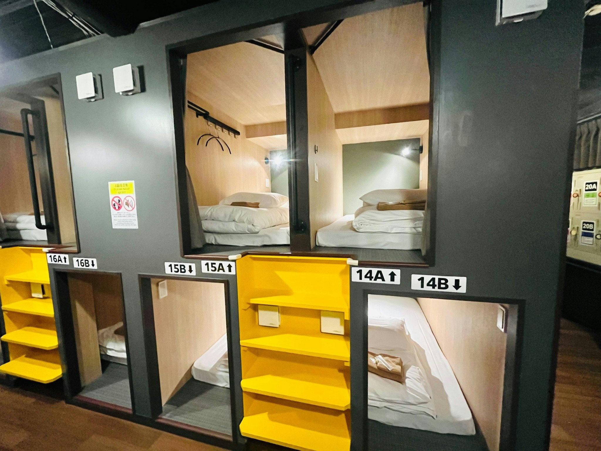 新橋コンホテル 男女共用ドミトリー 2段ベッド1名分