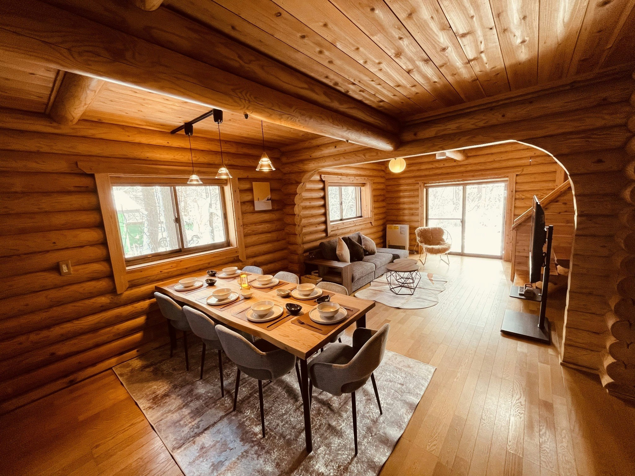 【2025リノベ済】川沿いの落ち着いた丸太ログ / Cozy Riverside Log Cabin