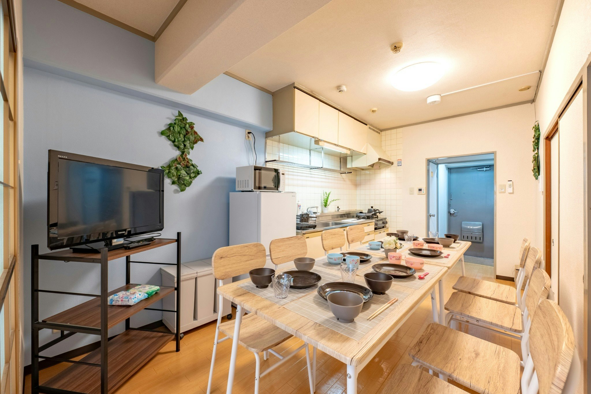 最寄り駅まで徒歩2分、名古屋港水族館まで電車で12分、名古屋駅まで電車で25分の観光地、冷暖房完備