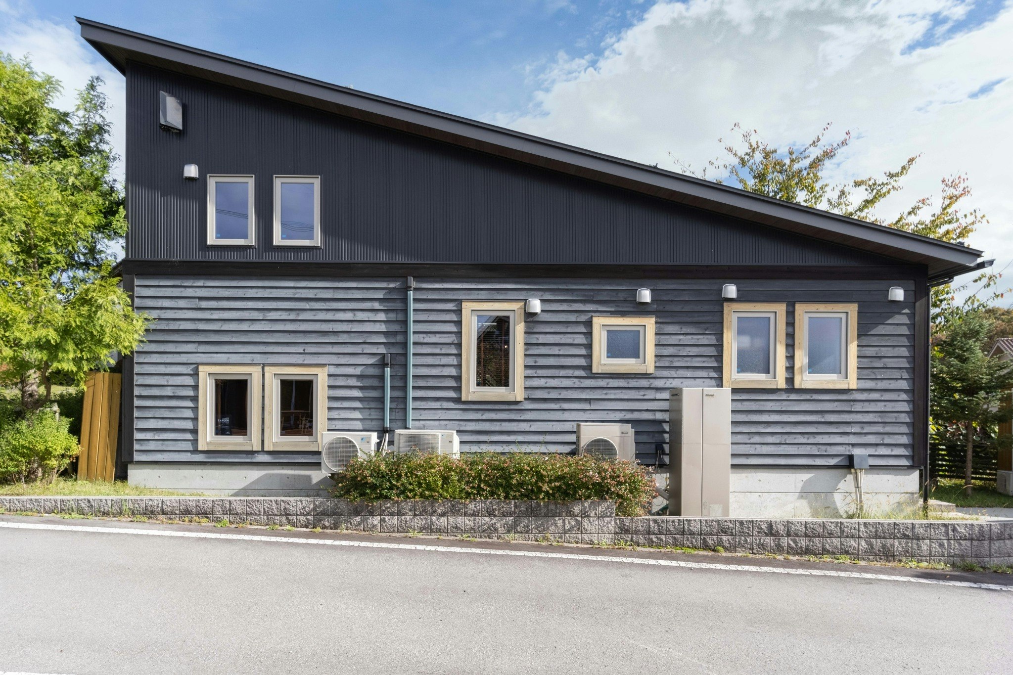 西軽井沢 木の温もりと吹き抜けロフトの北欧ヴィラ