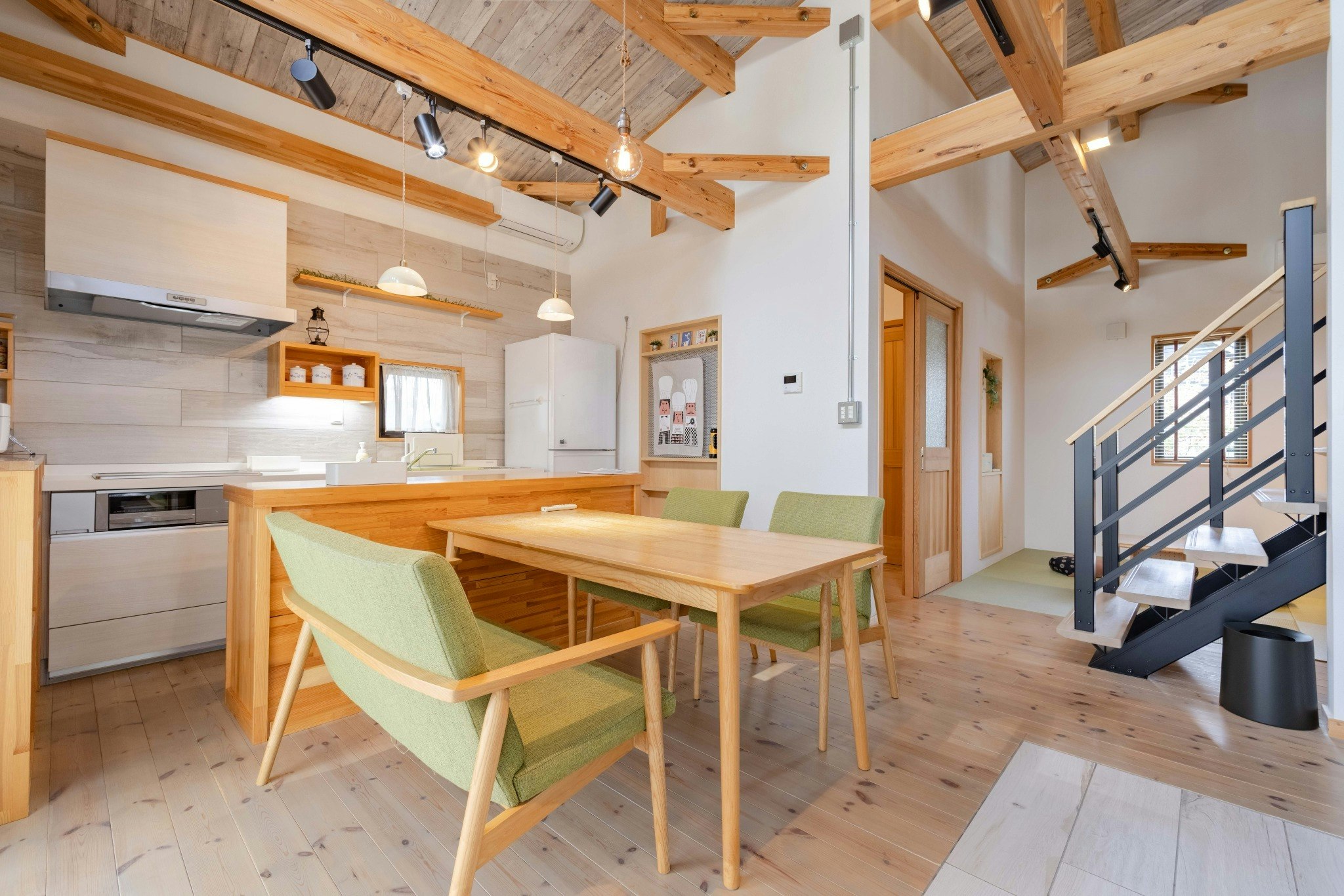 西軽井沢 木の温もりと吹き抜けロフトの北欧ヴィラ