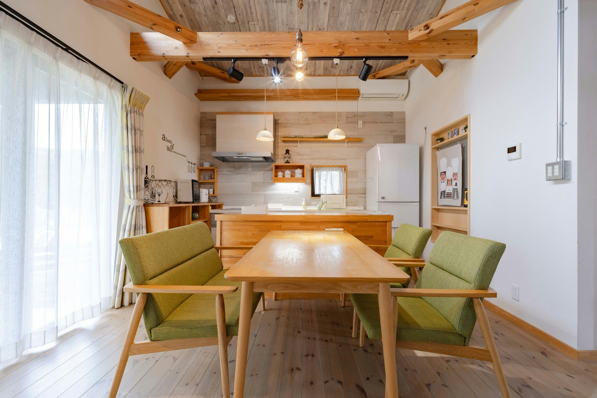 西軽井沢 木の温もりと吹き抜けロフトの北欧ヴィラ