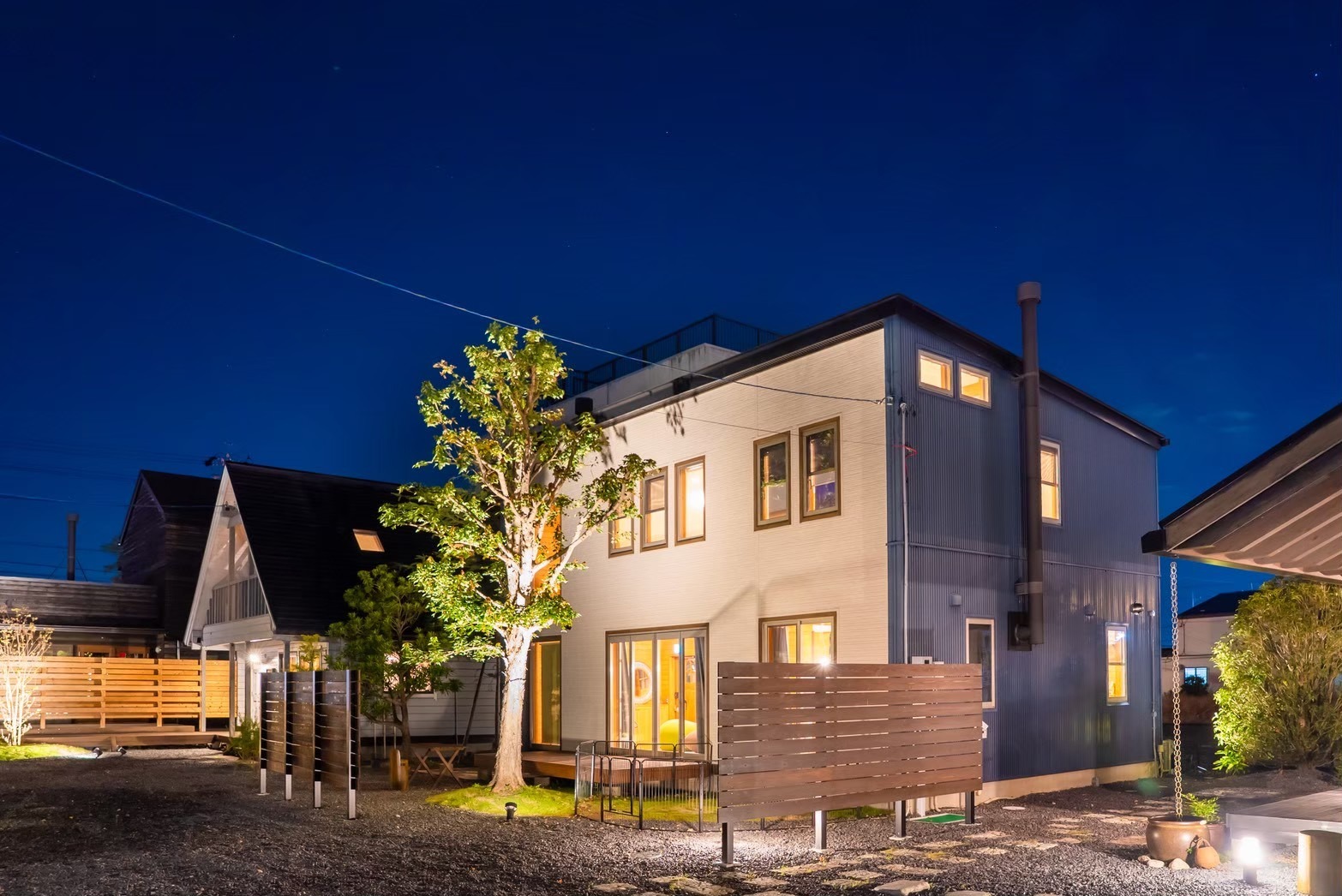 最大10人可。無料駐車場。鈴鹿市中心地でスーパー・コンビニ徒歩圏内。鈴鹿サーキットまで10分♪