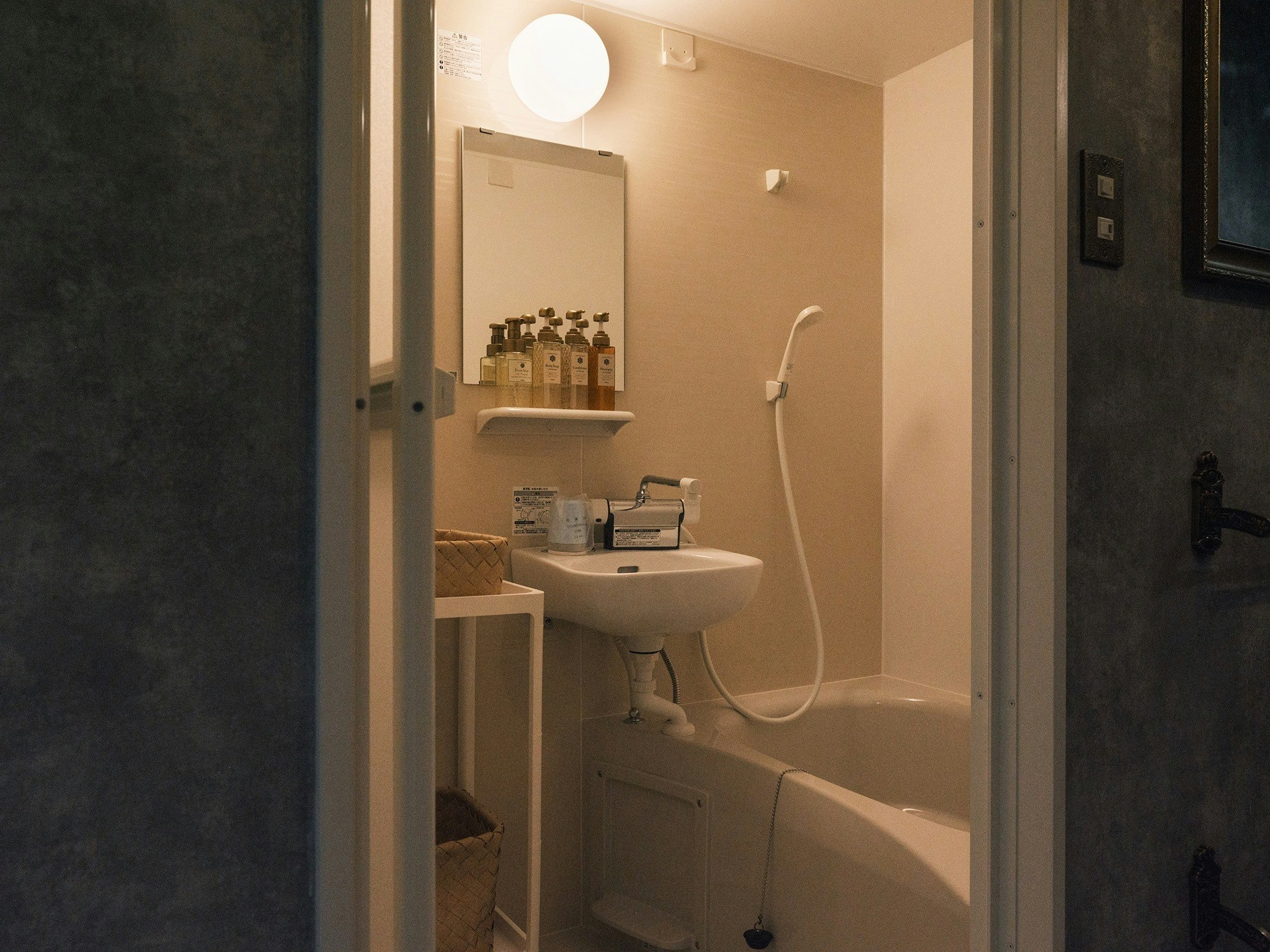 102号室|なんばまで徒歩14分|黒門市場まで徒歩3分|日本橋駅まで徒歩6分|京都奈良へ日帰りOK