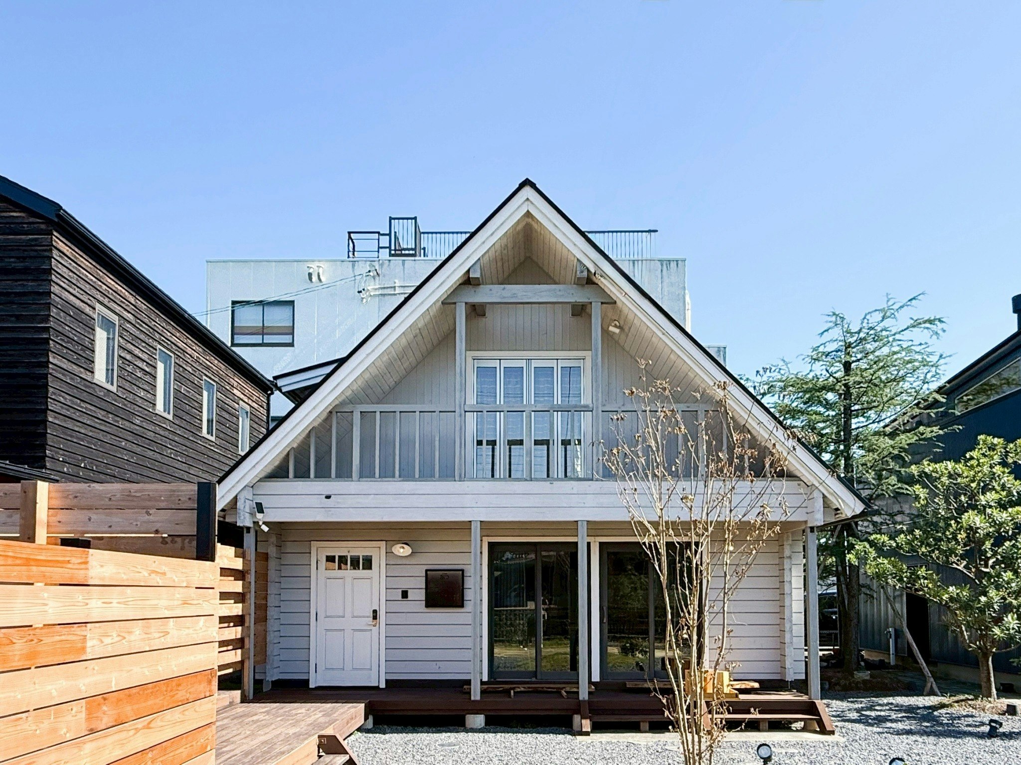 鈴鹿市の中心地にあり、スーパー、コンビニ徒歩圏内、鈴鹿サーキットまで車で10分♪