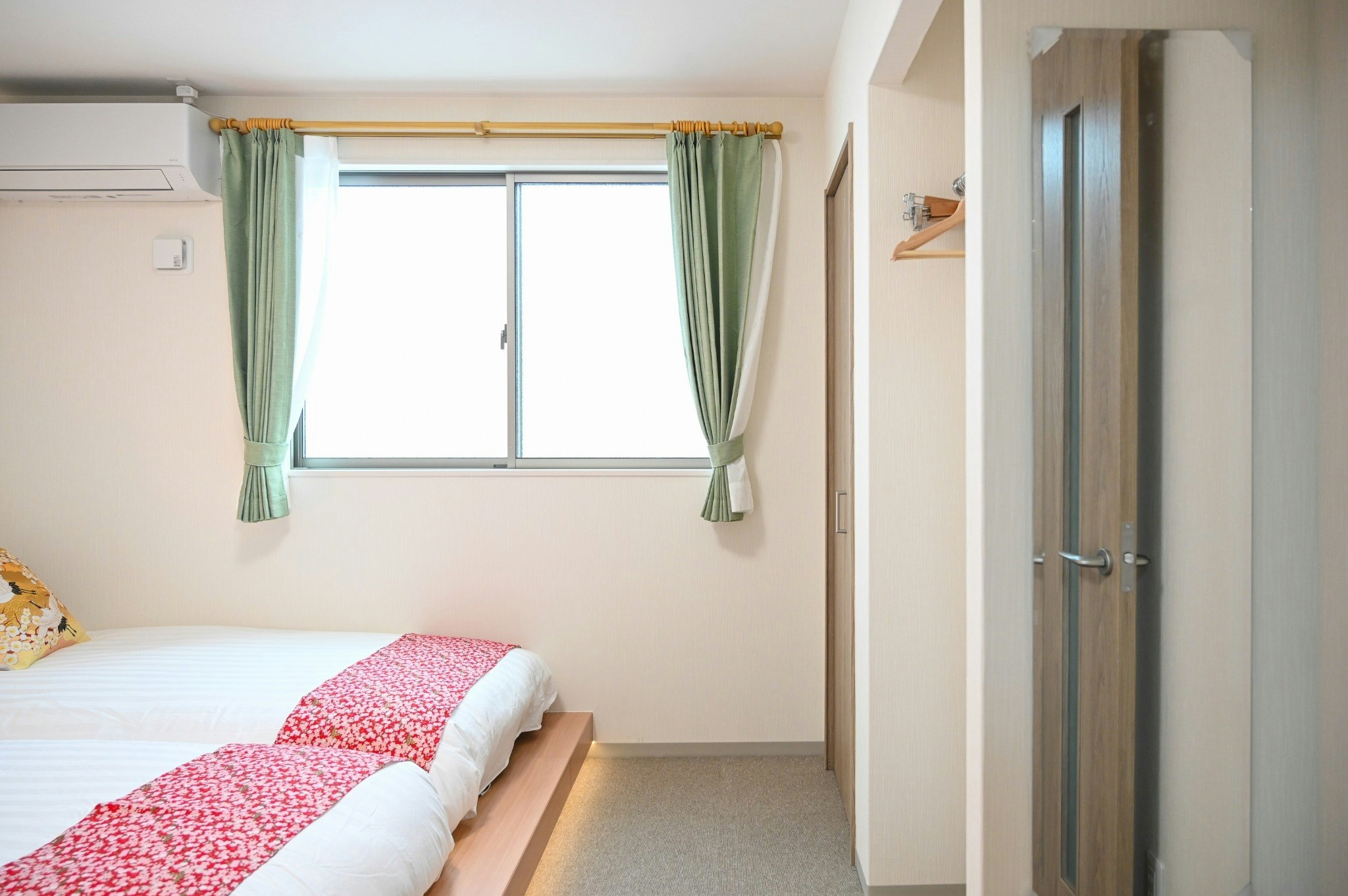 201 JR塚本駅徒歩5分の好立地。 京都・神戸へ直通、 梅田1駅・新大阪2駅でアクセス良好。