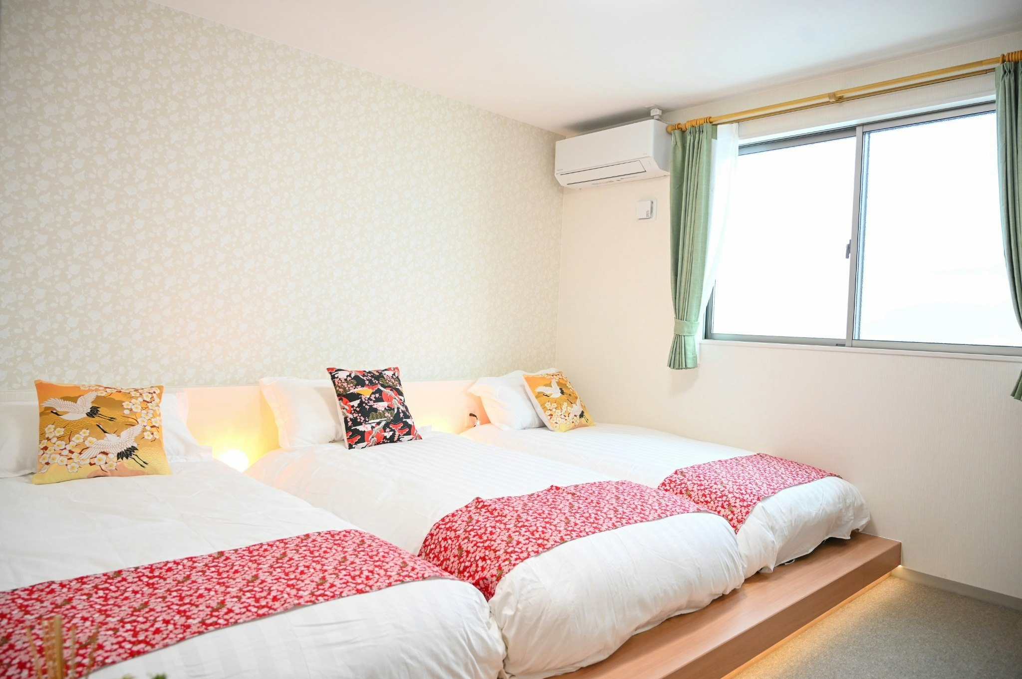 201 JR塚本駅徒歩5分の好立地。 京都・神戸へ直通、 梅田1駅・新大阪2駅でアクセス良好。