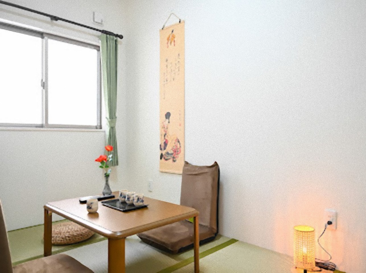 101 JR塚本駅徒歩5分の好立地。 京都・神戸へ直通、 梅田1駅・新大阪2駅でアクセス良好。