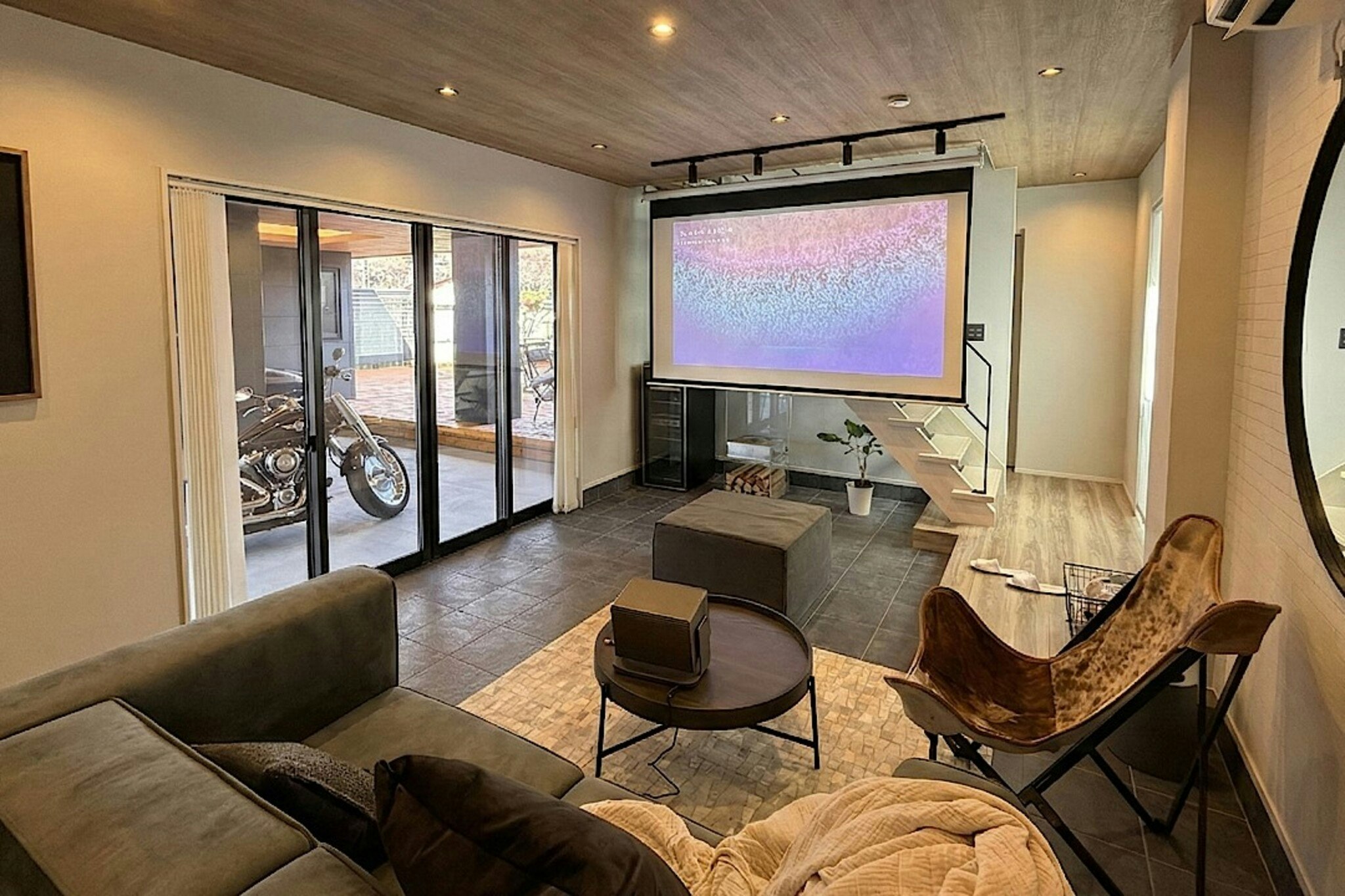 【大人の休日/完全プライベート】 サウナ・BBQ設備完備のガレージ・ハウス