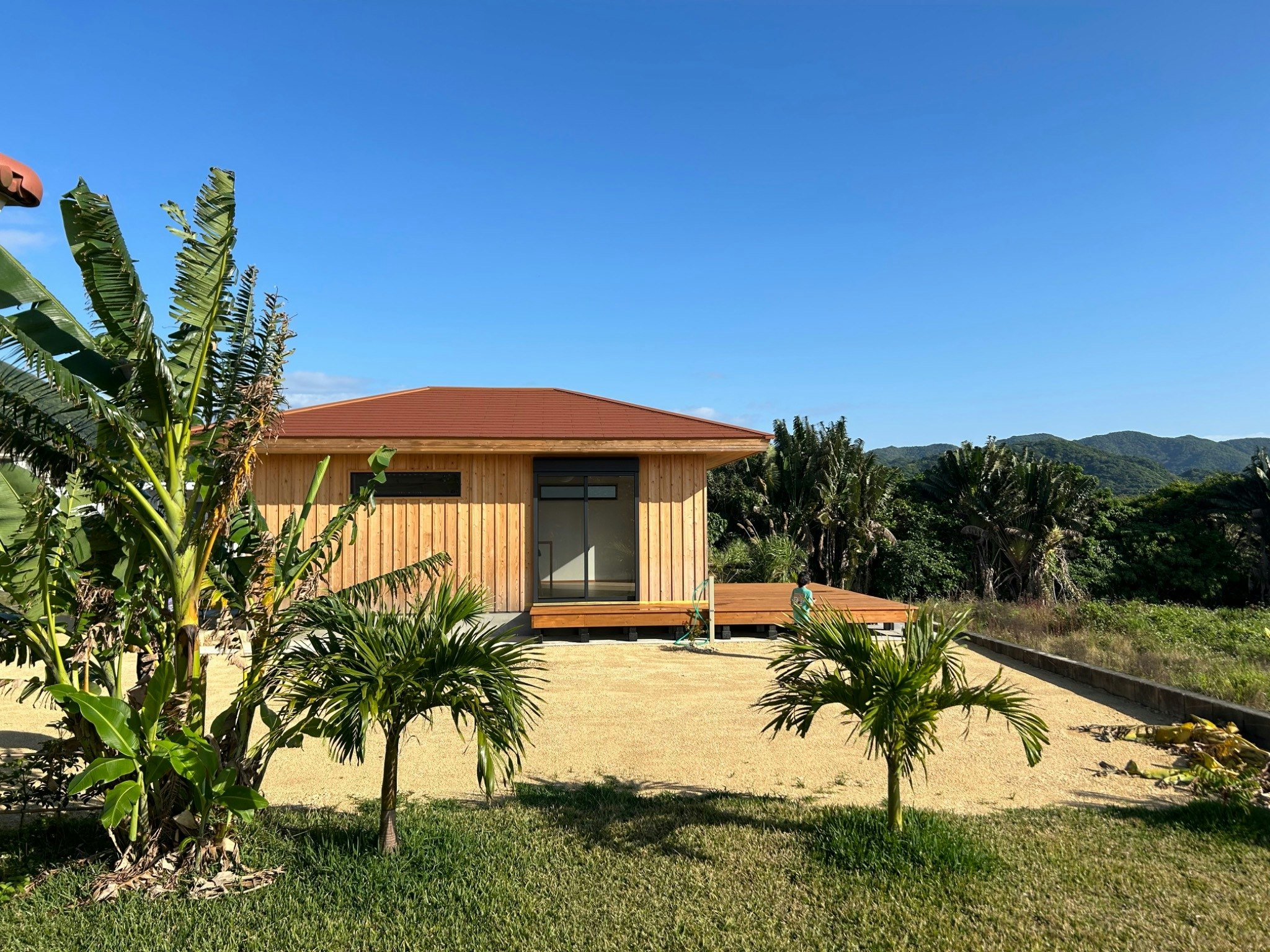 見晴らしのいいウッドデッキで静かな環境。