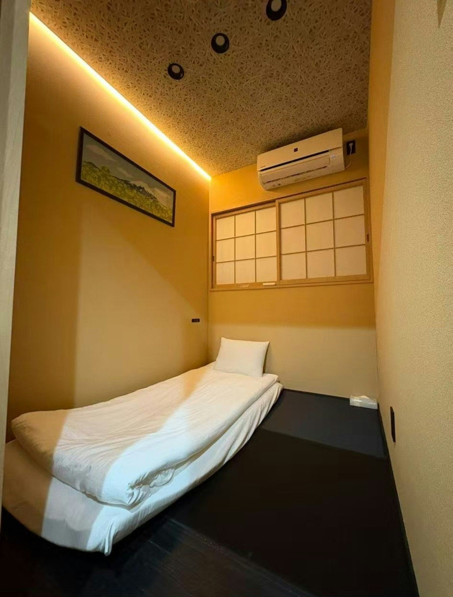 NEW*健杉*大国町駅徒歩5分*難波も一駅*2階建て戸建住宅*2部屋