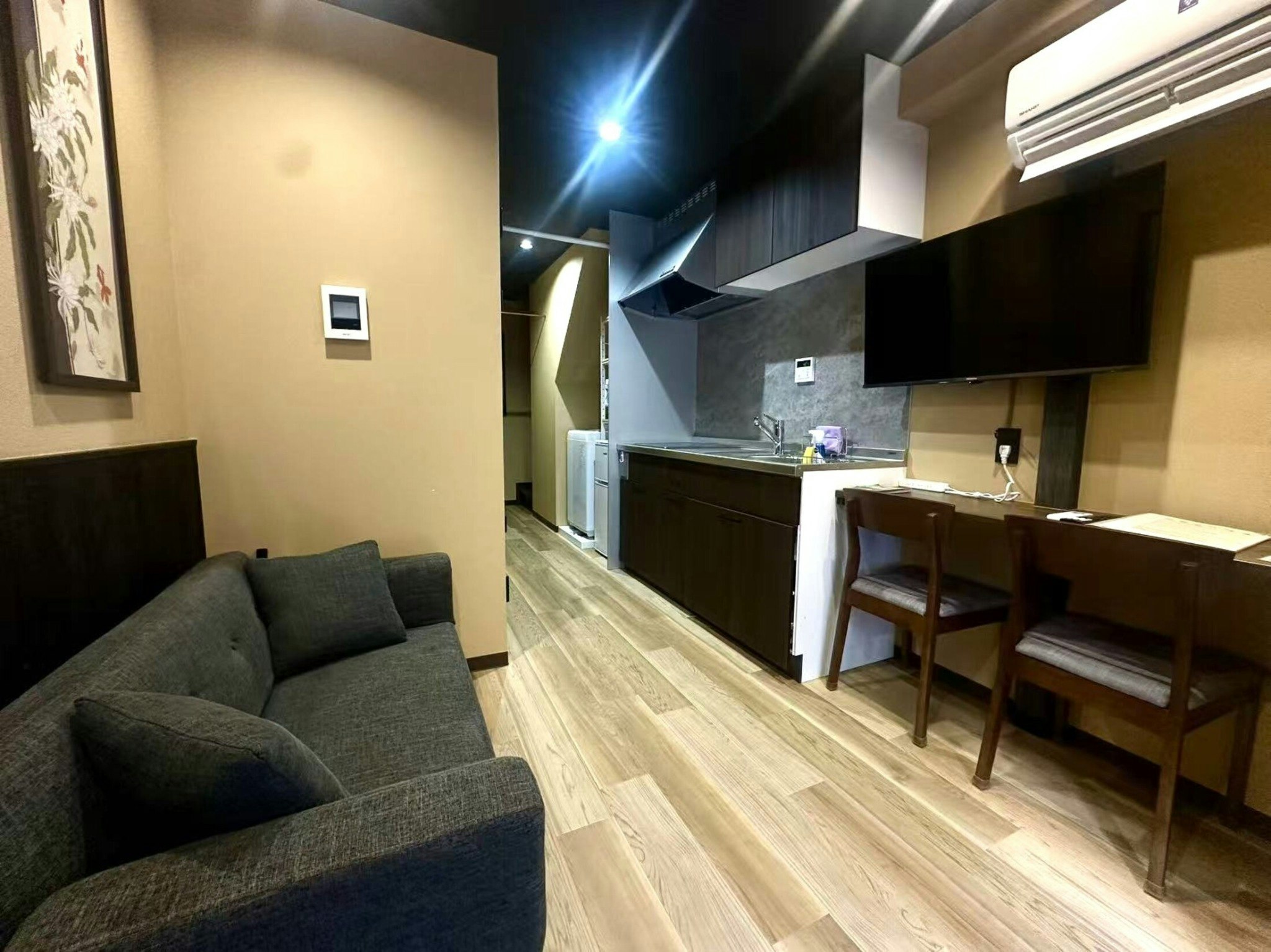 NEW*健杉*大国町駅徒歩5分*難波も一駅*2階建て戸建住宅*2部屋